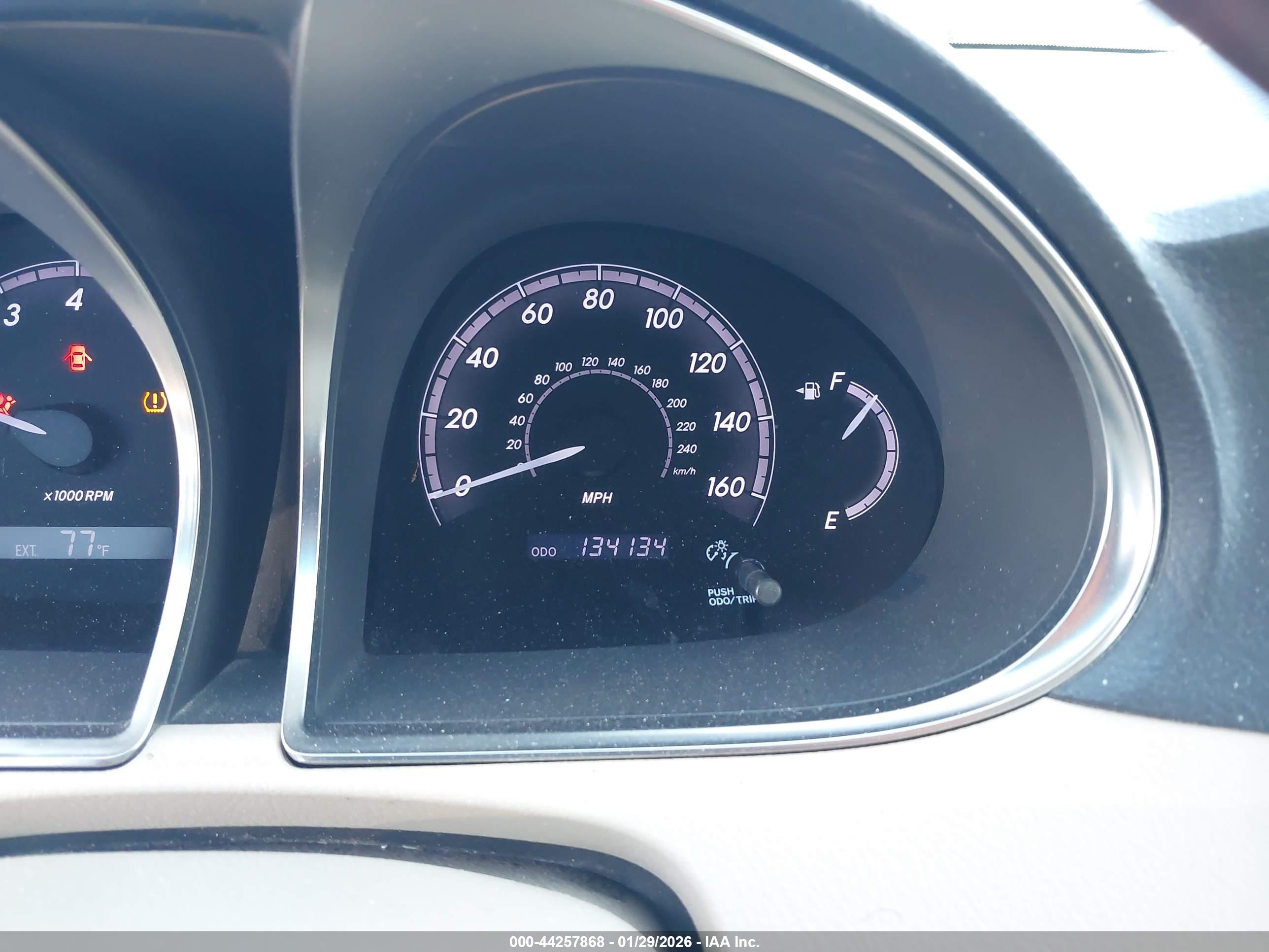 TOYOTA AVALON image 7