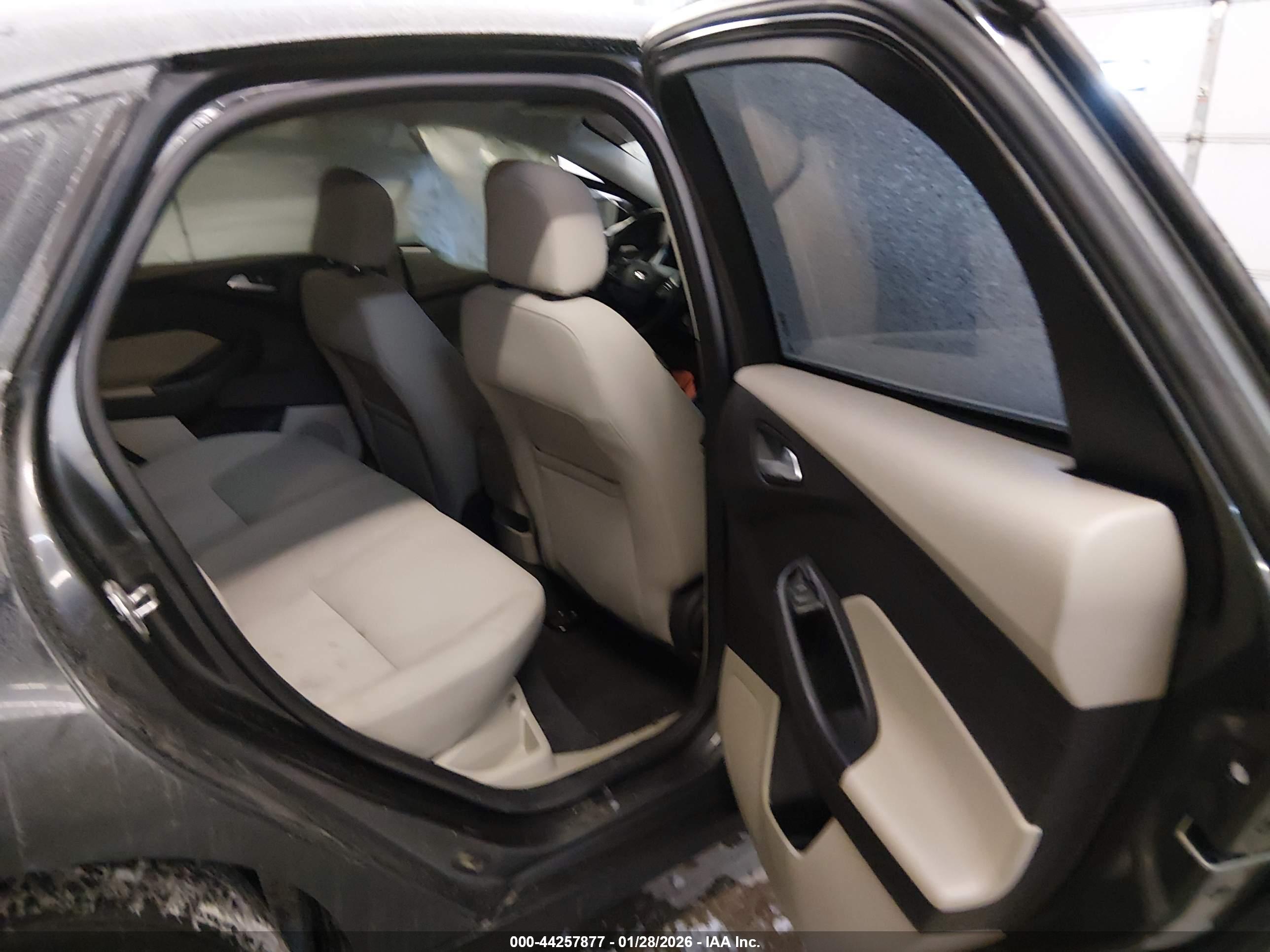 FORD FOCUS image 8