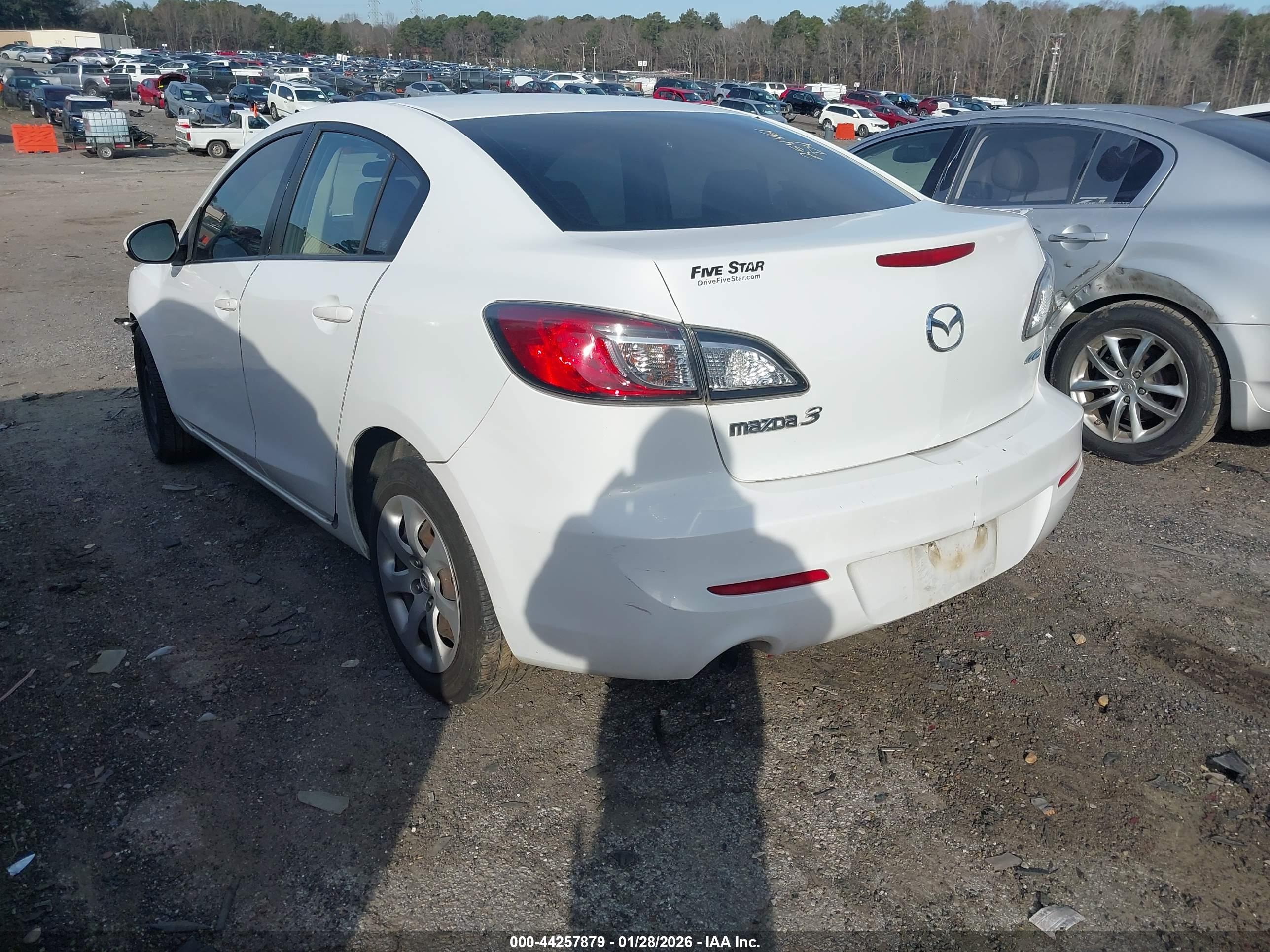 MAZDA MAZDA3 image 3