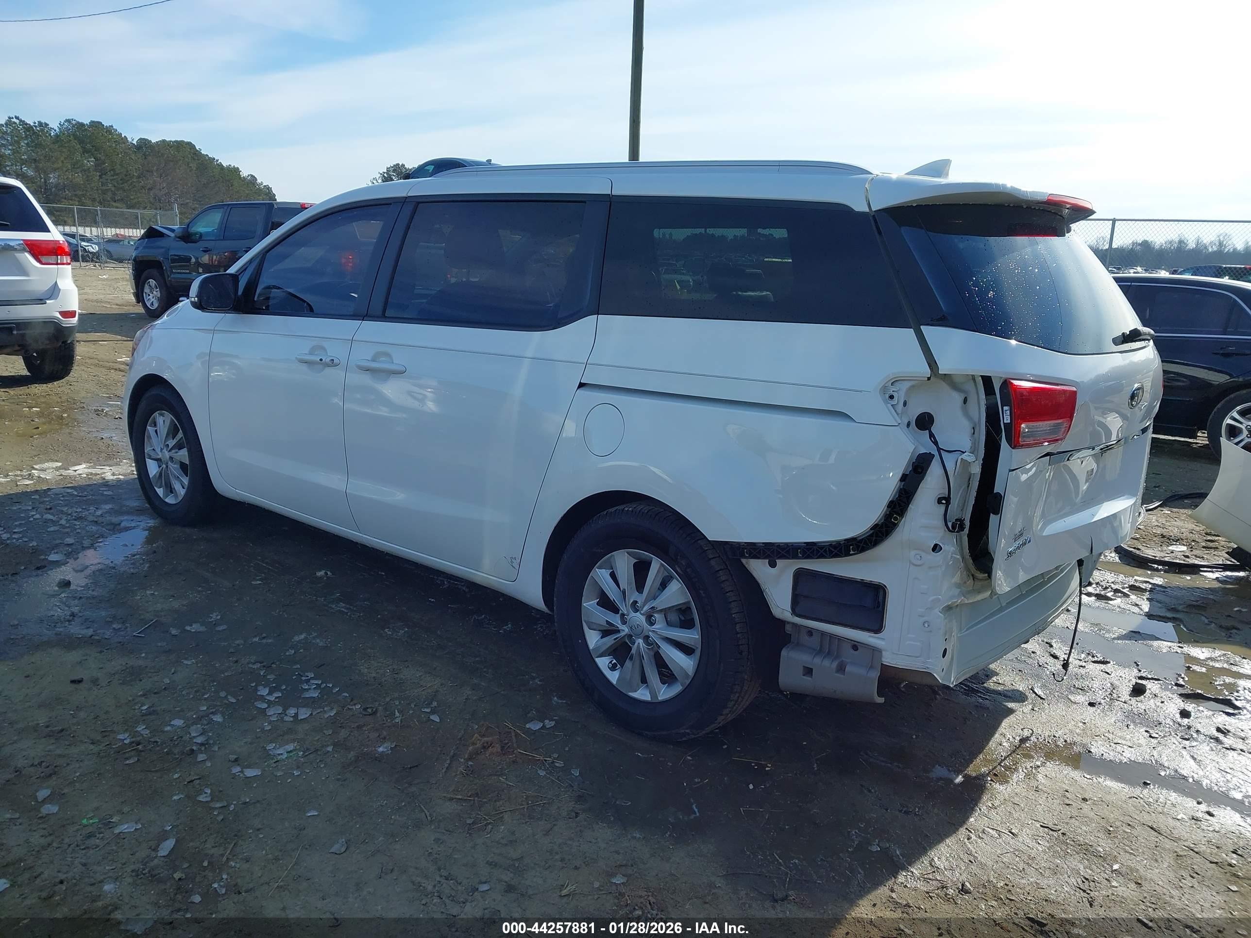 KIA SEDONA image 3