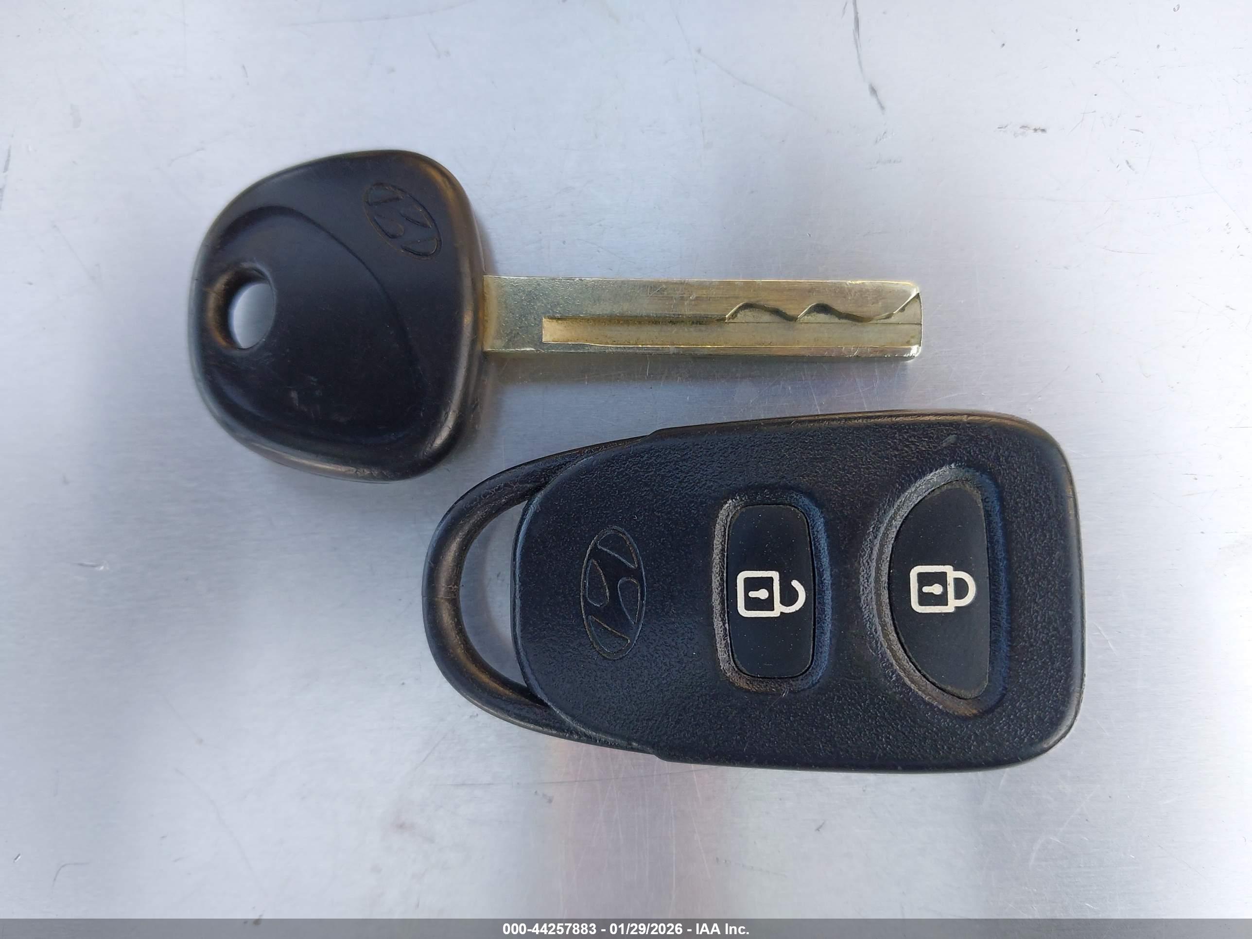 HYUNDAI ACCENT image 11