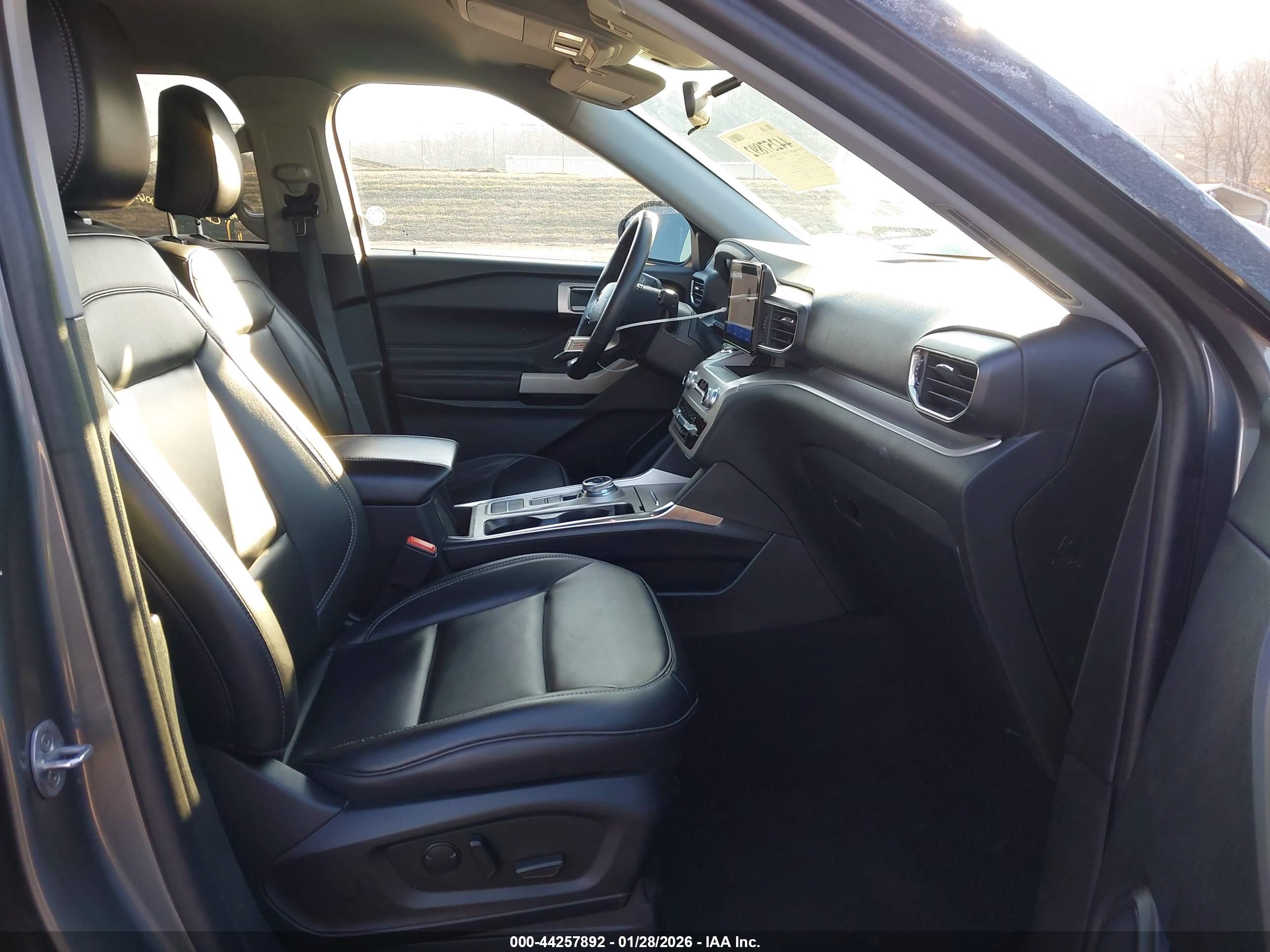 FORD EXPLORER image 5