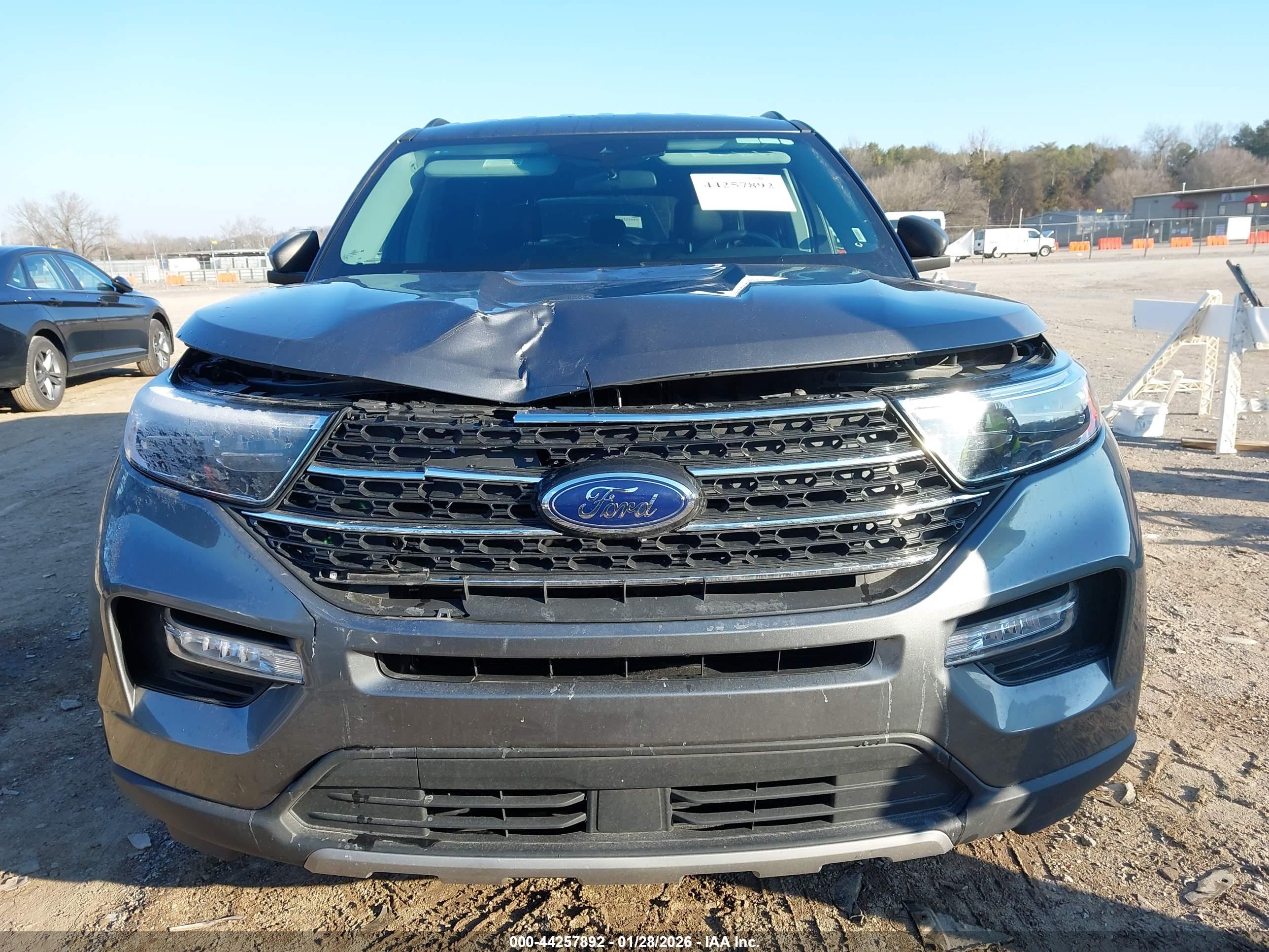 FORD EXPLORER image 6