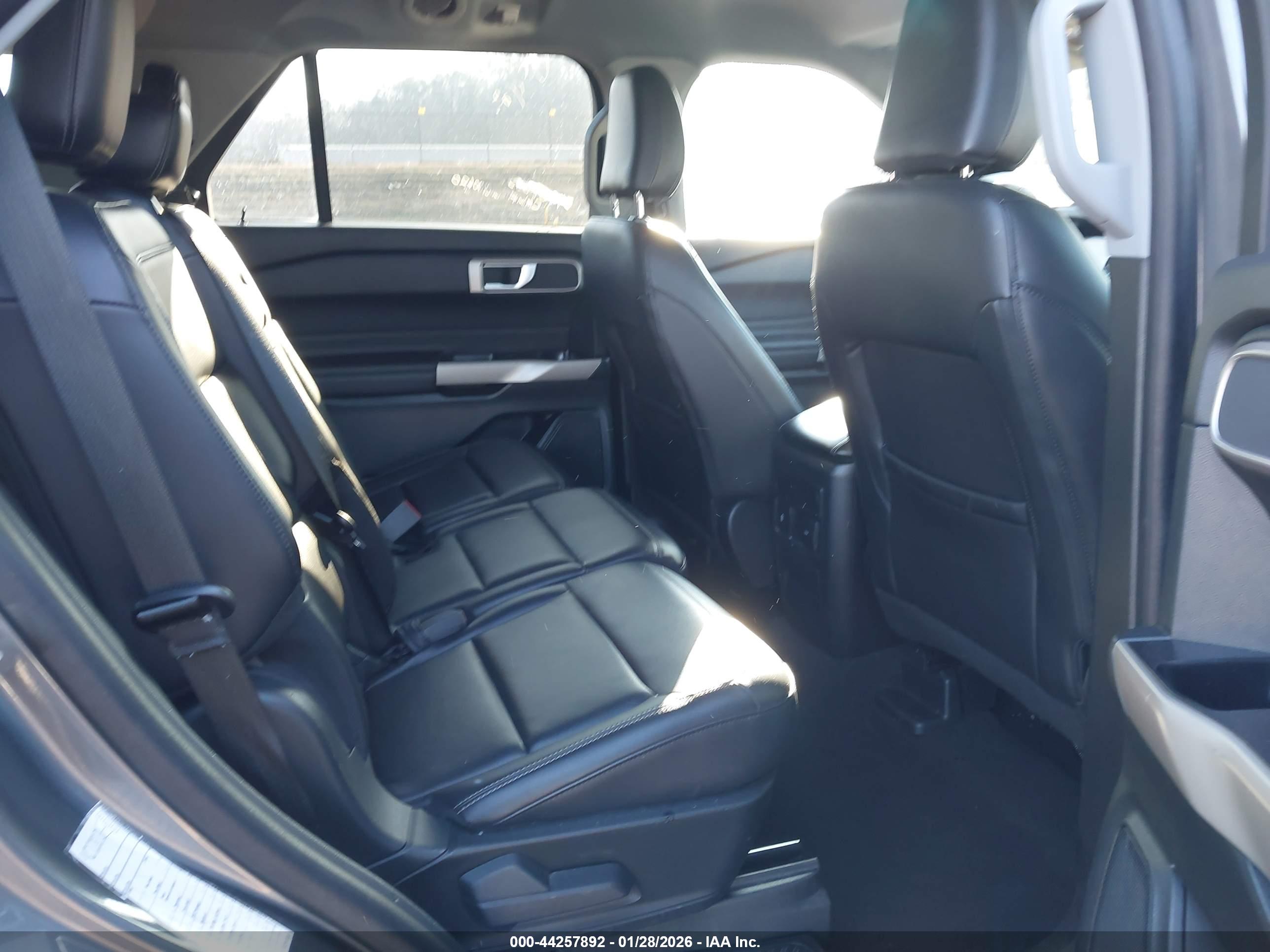FORD EXPLORER image 8