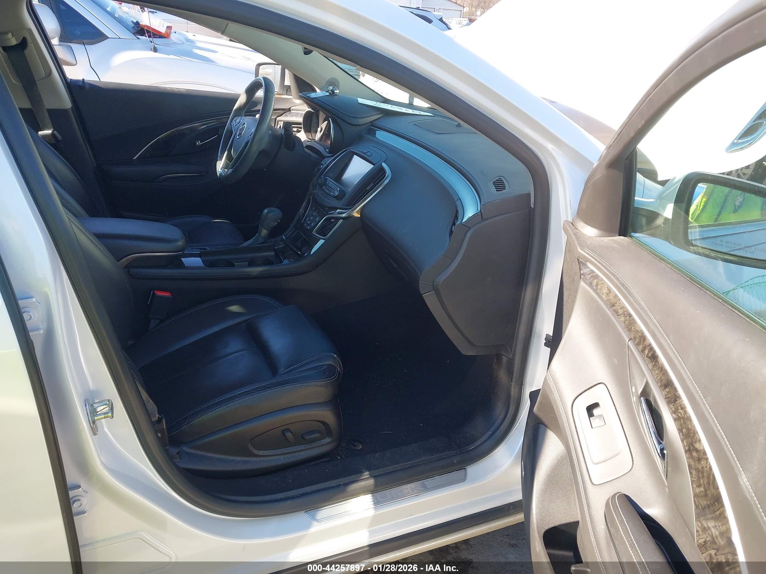 BUICK LACROSSE image 5
