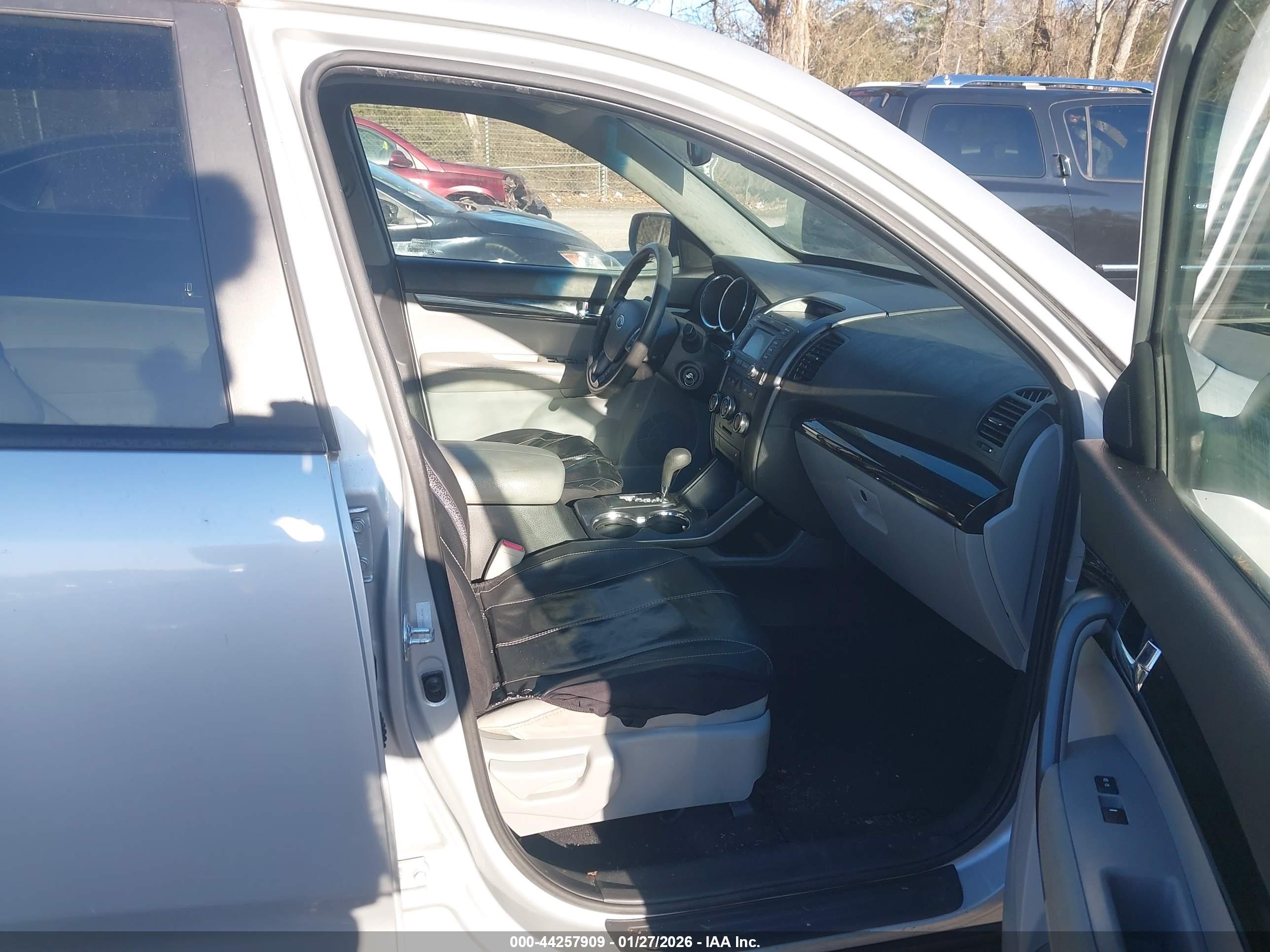 KIA SORENTO image 5