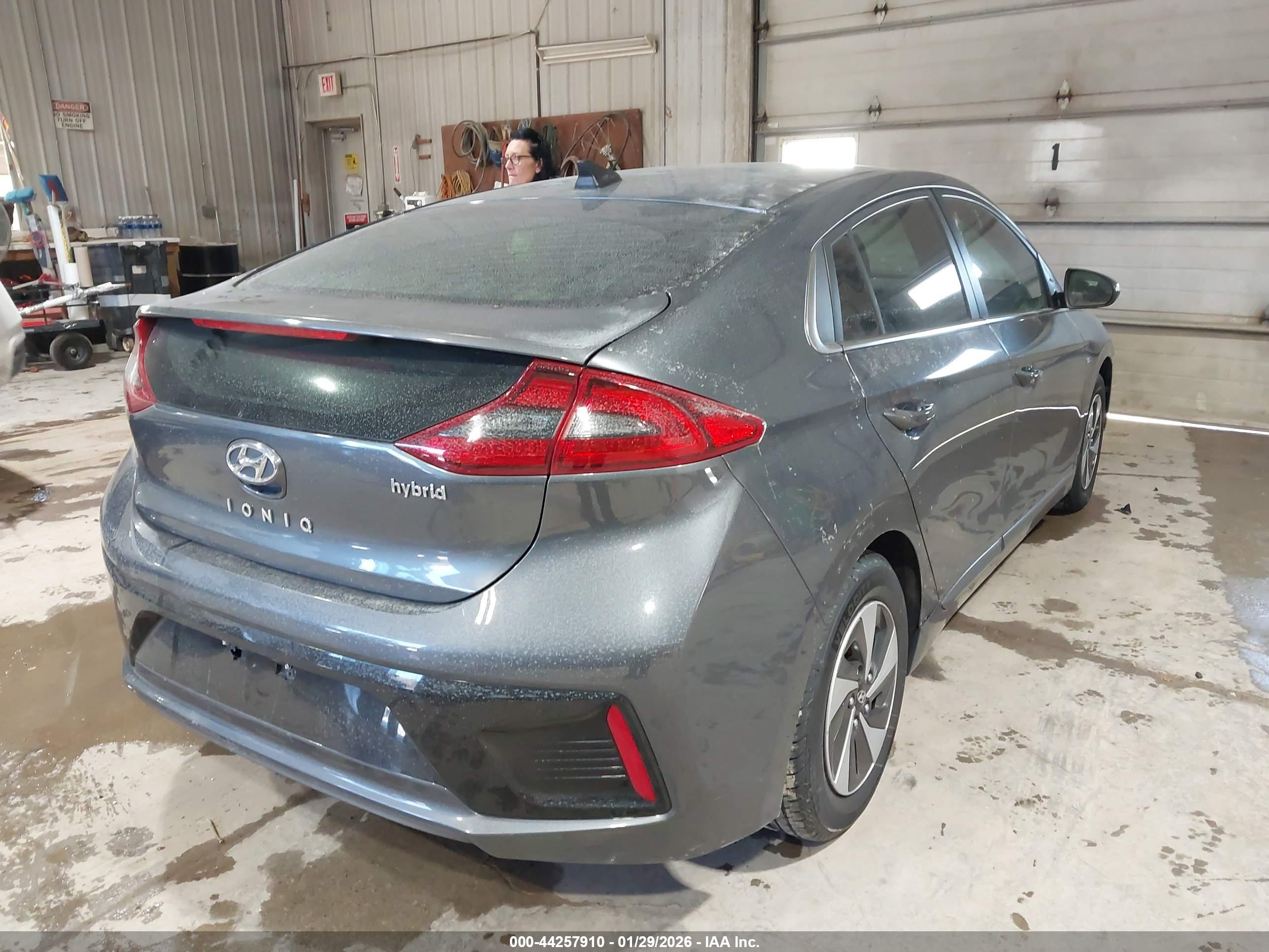 HYUNDAI IONIQ image 4