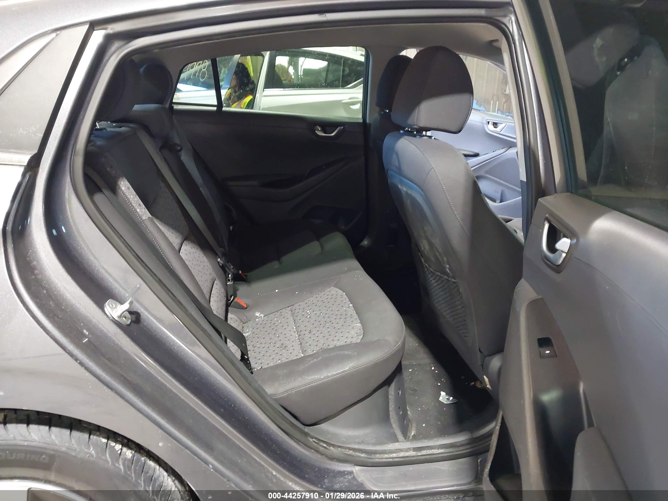HYUNDAI IONIQ image 8