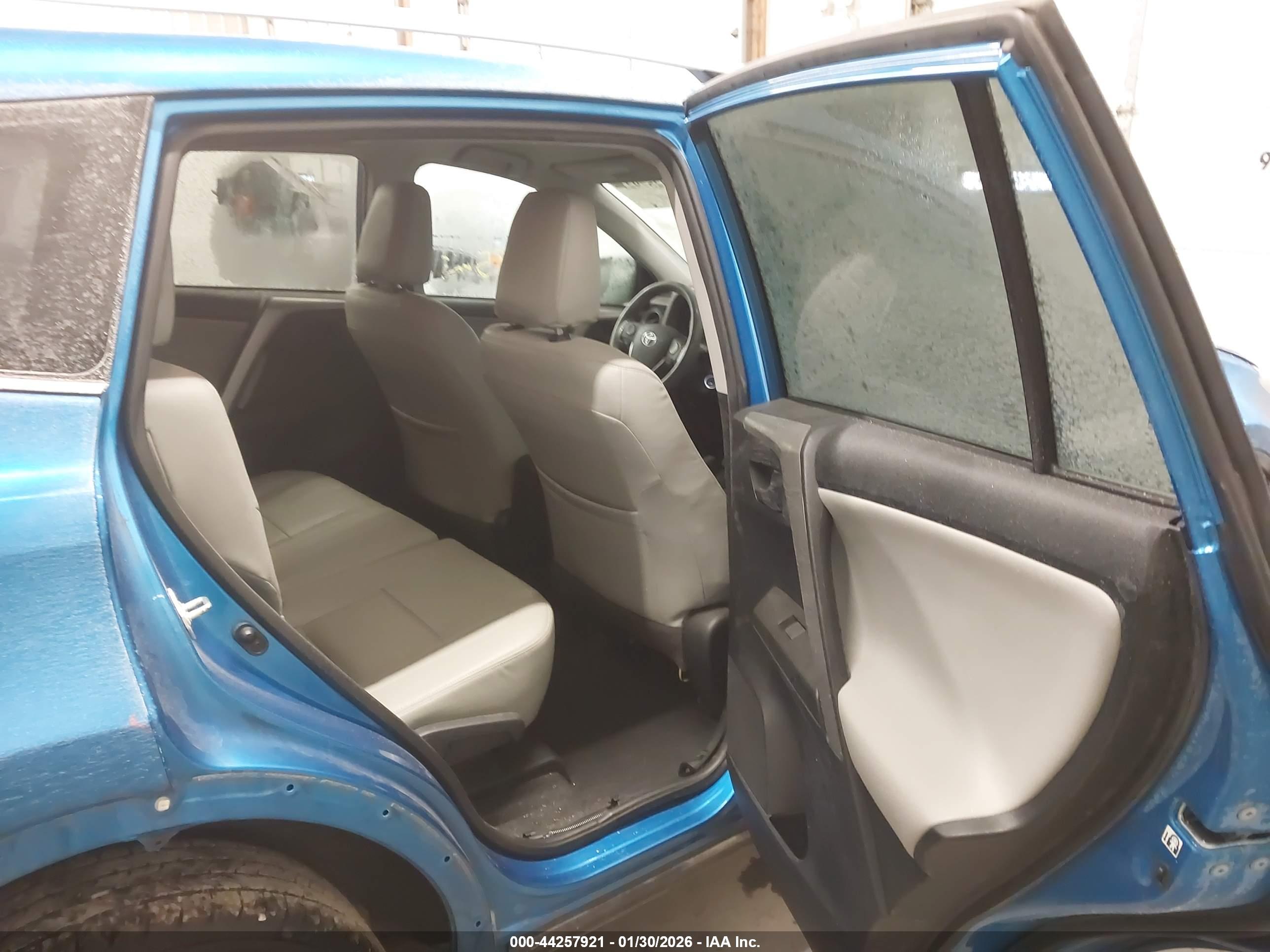 TOYOTA RAV4 image 8