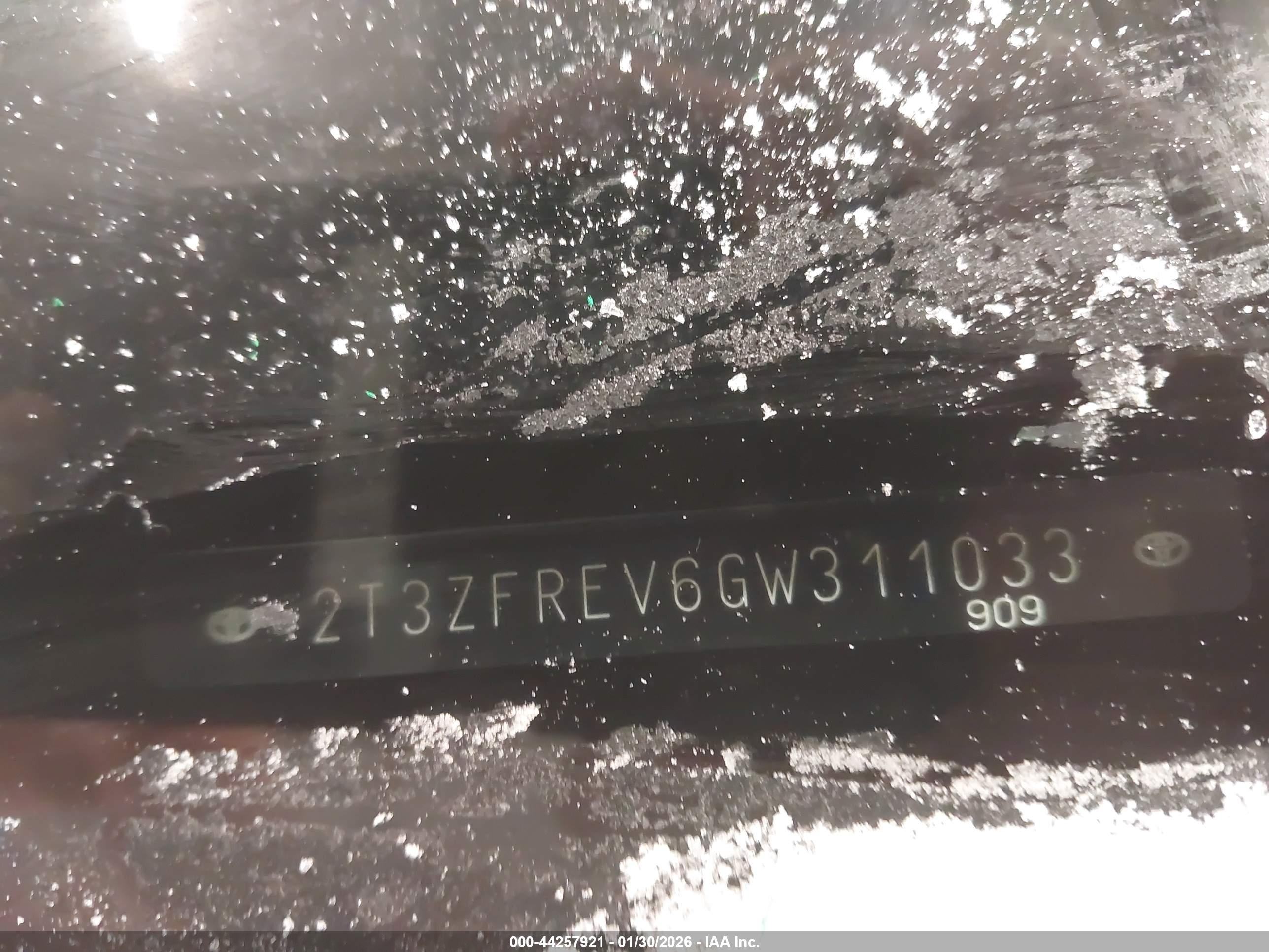 TOYOTA RAV4 image 9