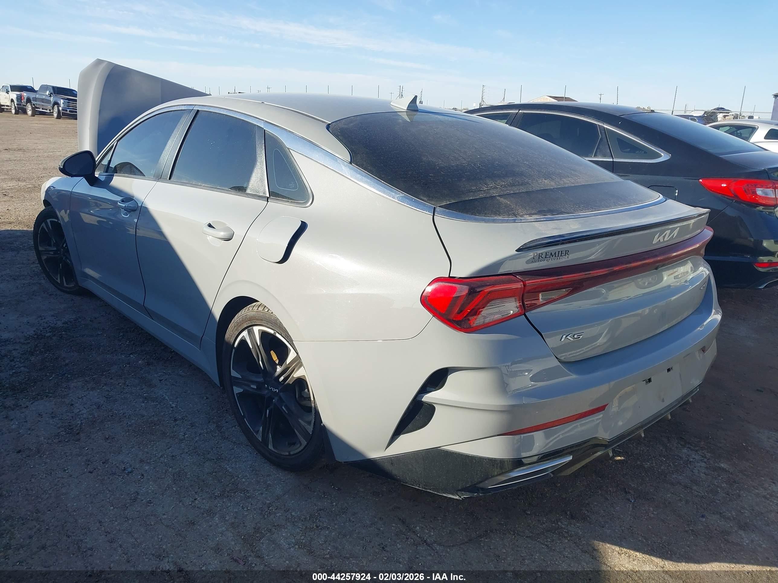 KIA K5 image 3