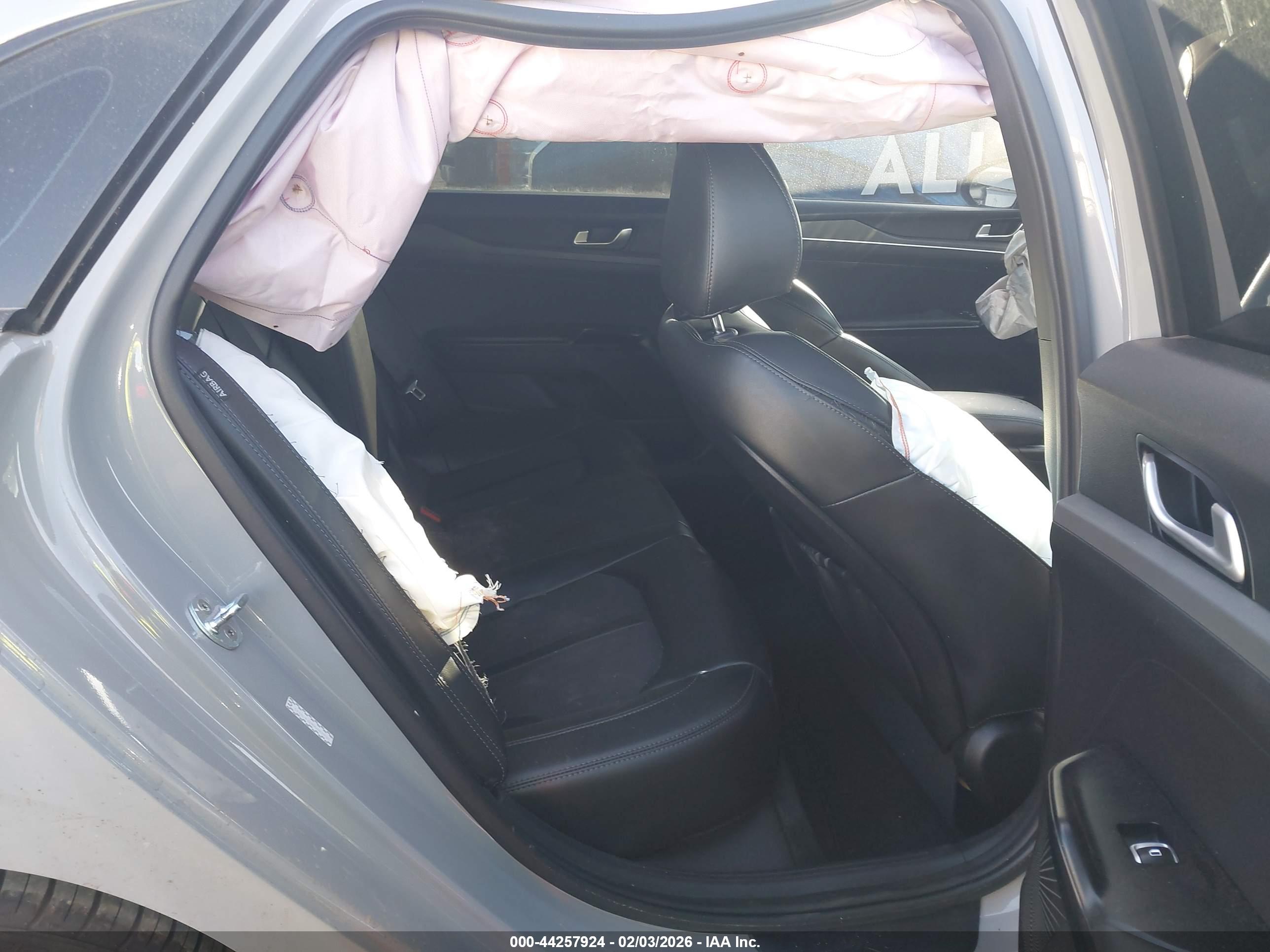 KIA K5 image 8