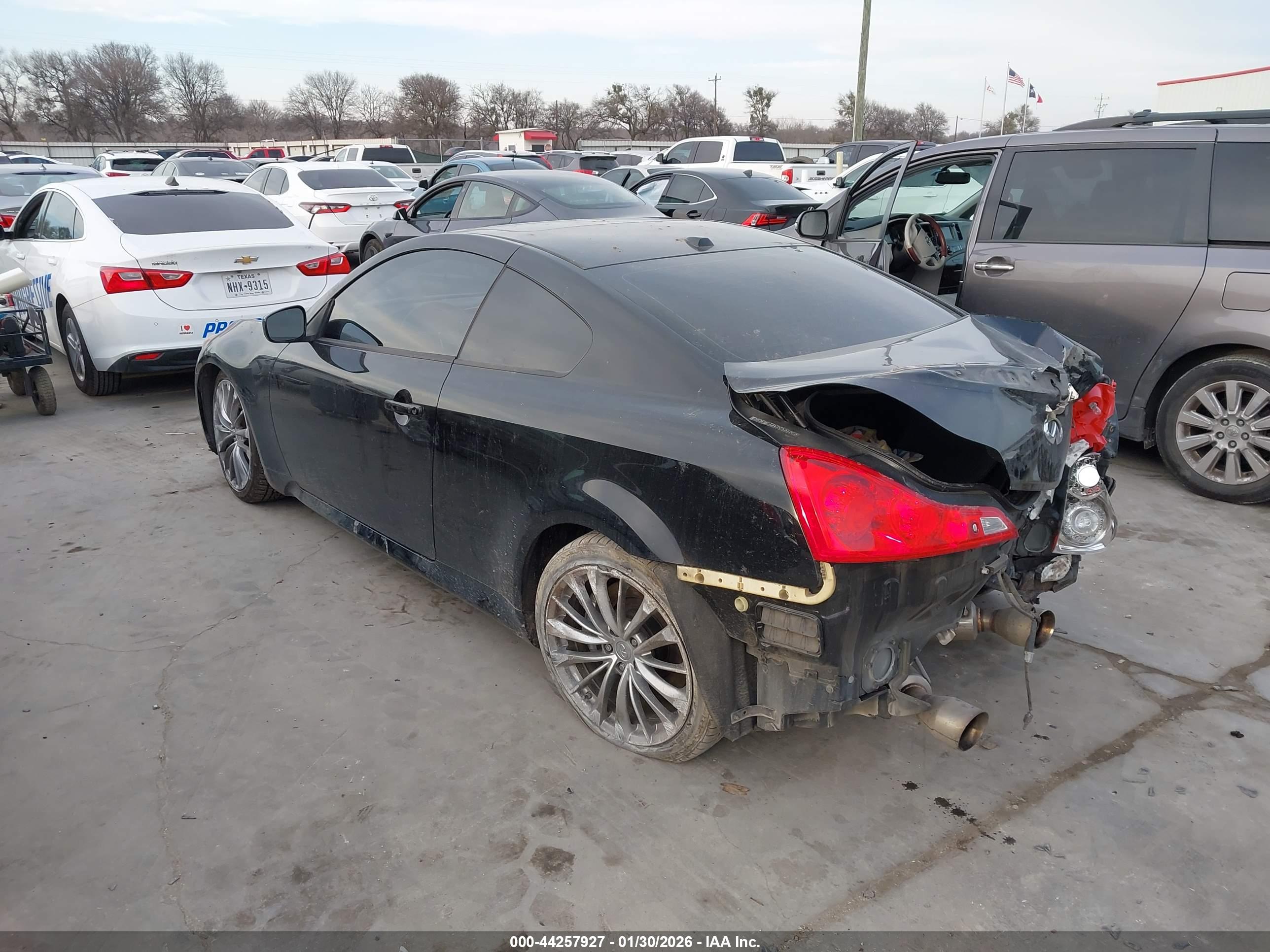 INFINITI G37 image 3