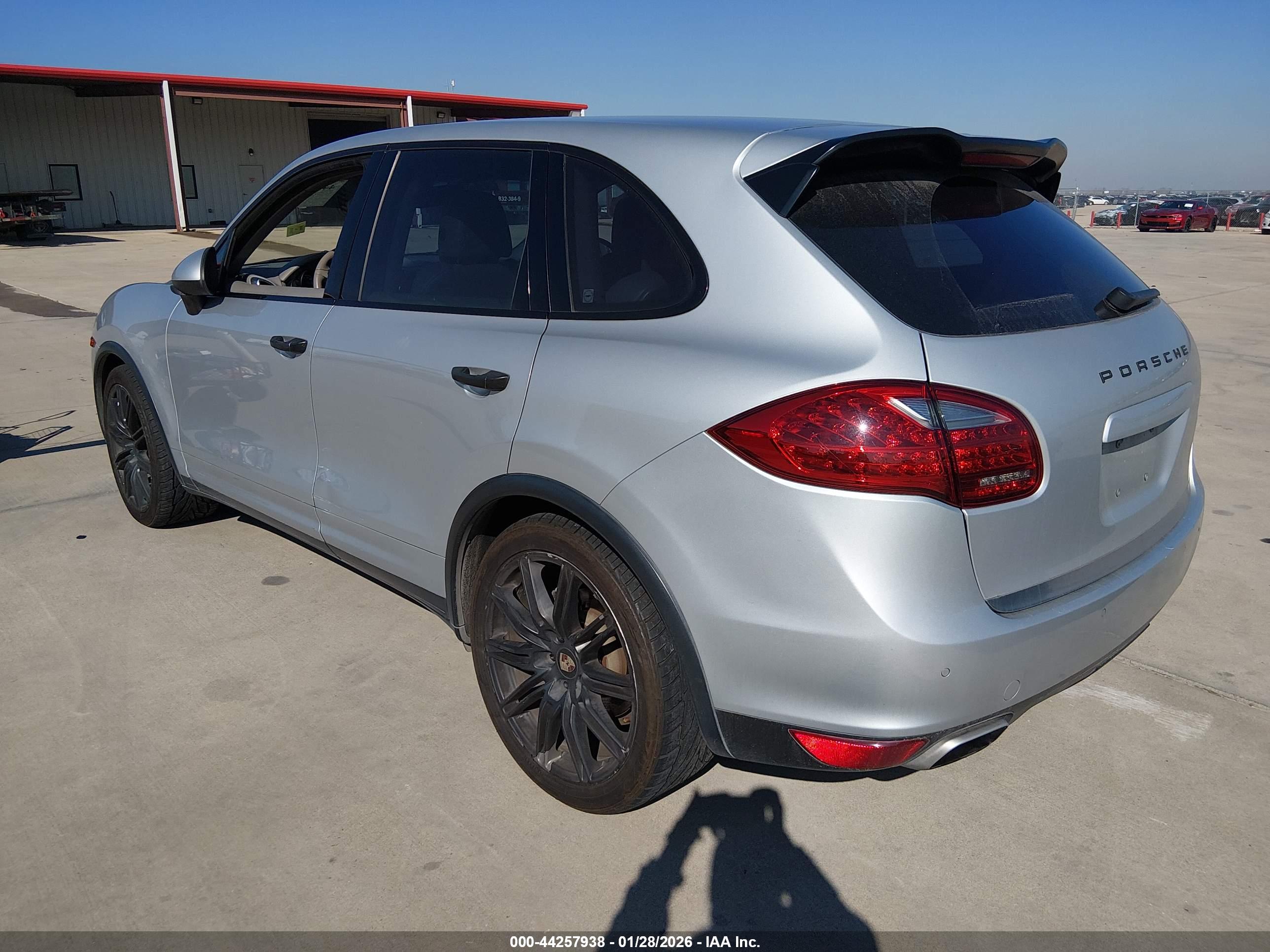 PORSCHE CAYENNE image 3