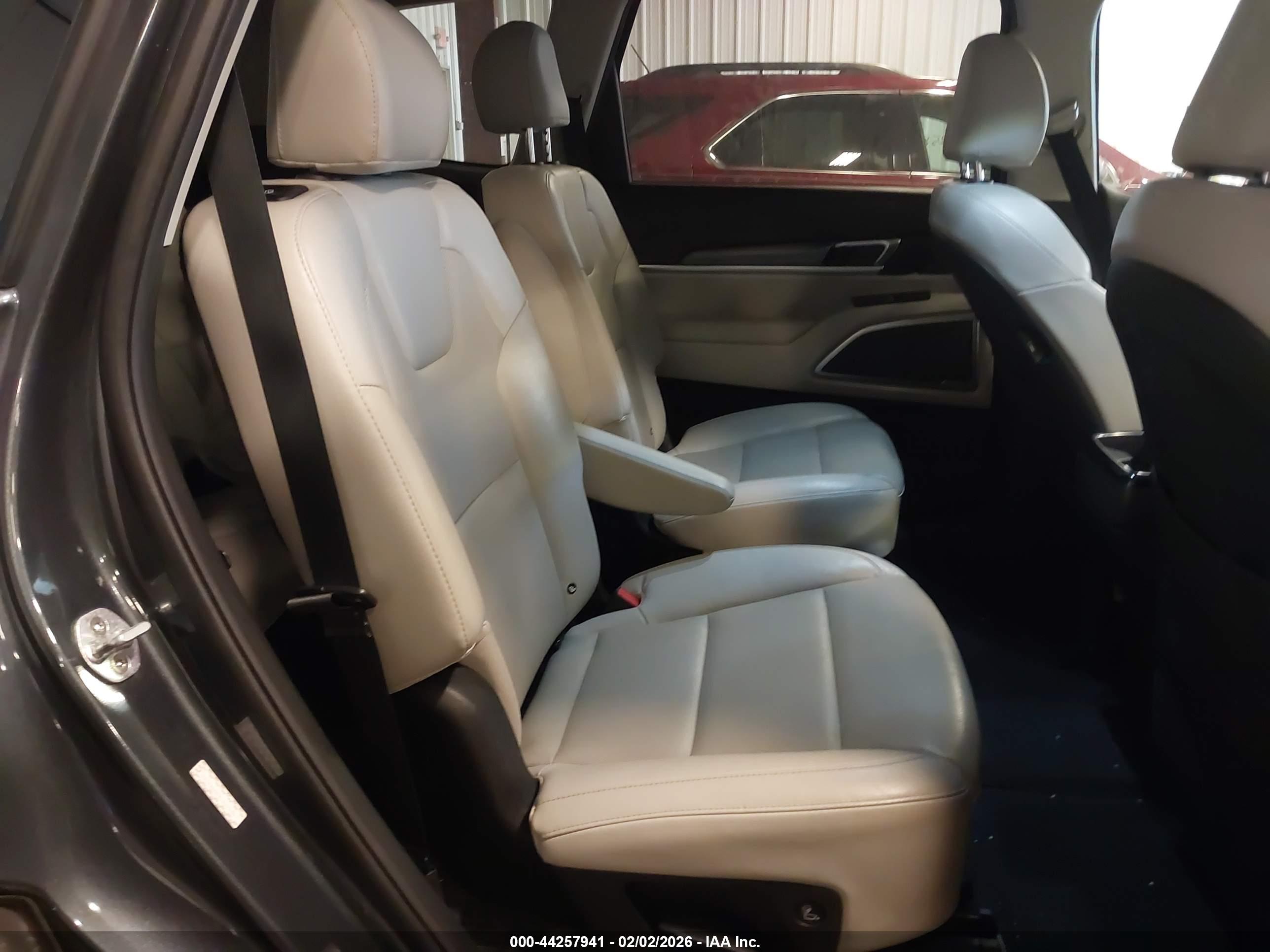 KIA TELLURIDE image 8