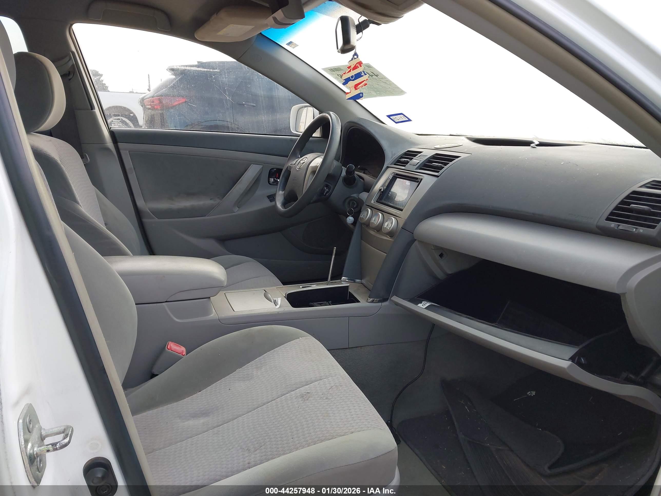 TOYOTA CAMRY image 5