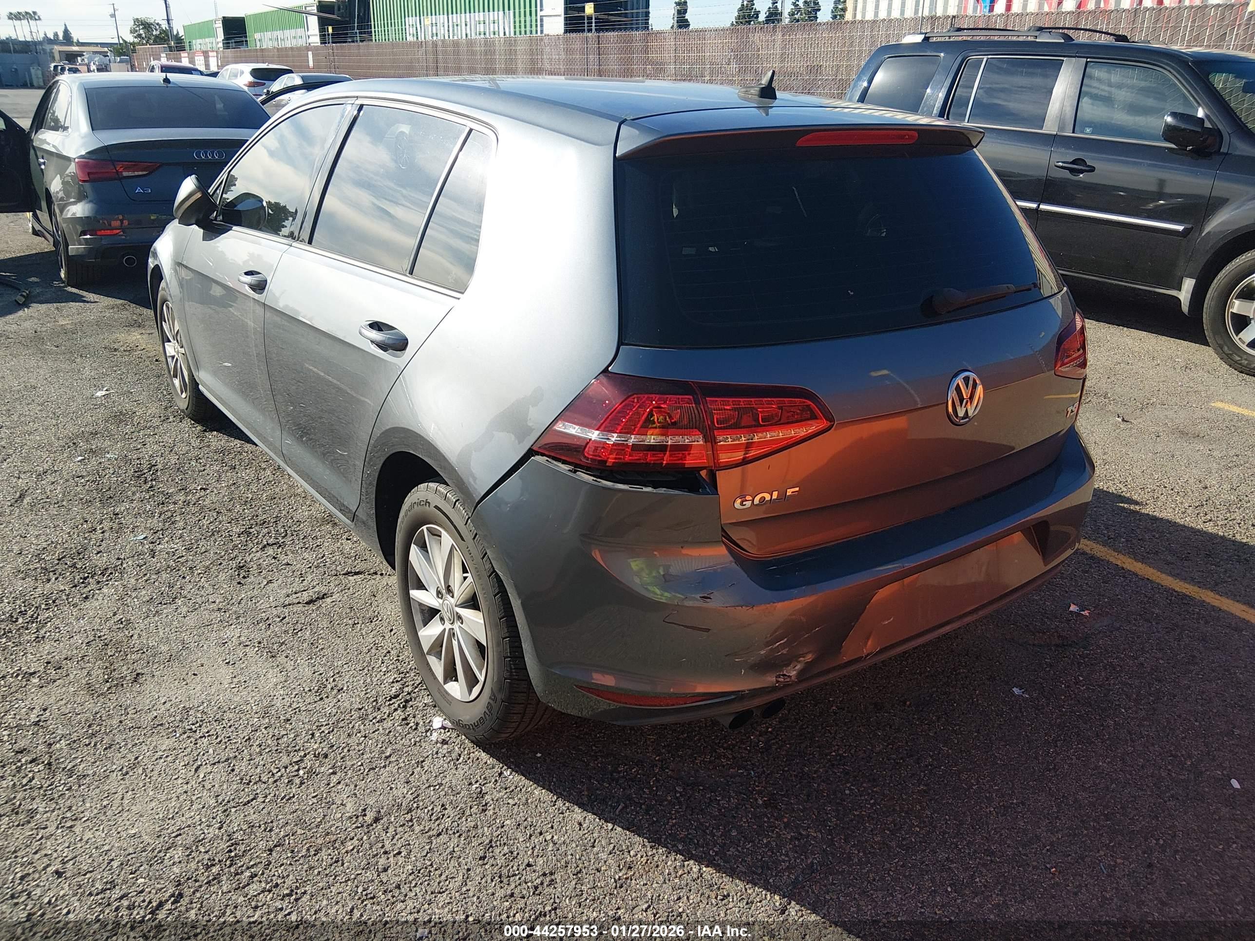 VOLKSWAGEN GOLF image 3