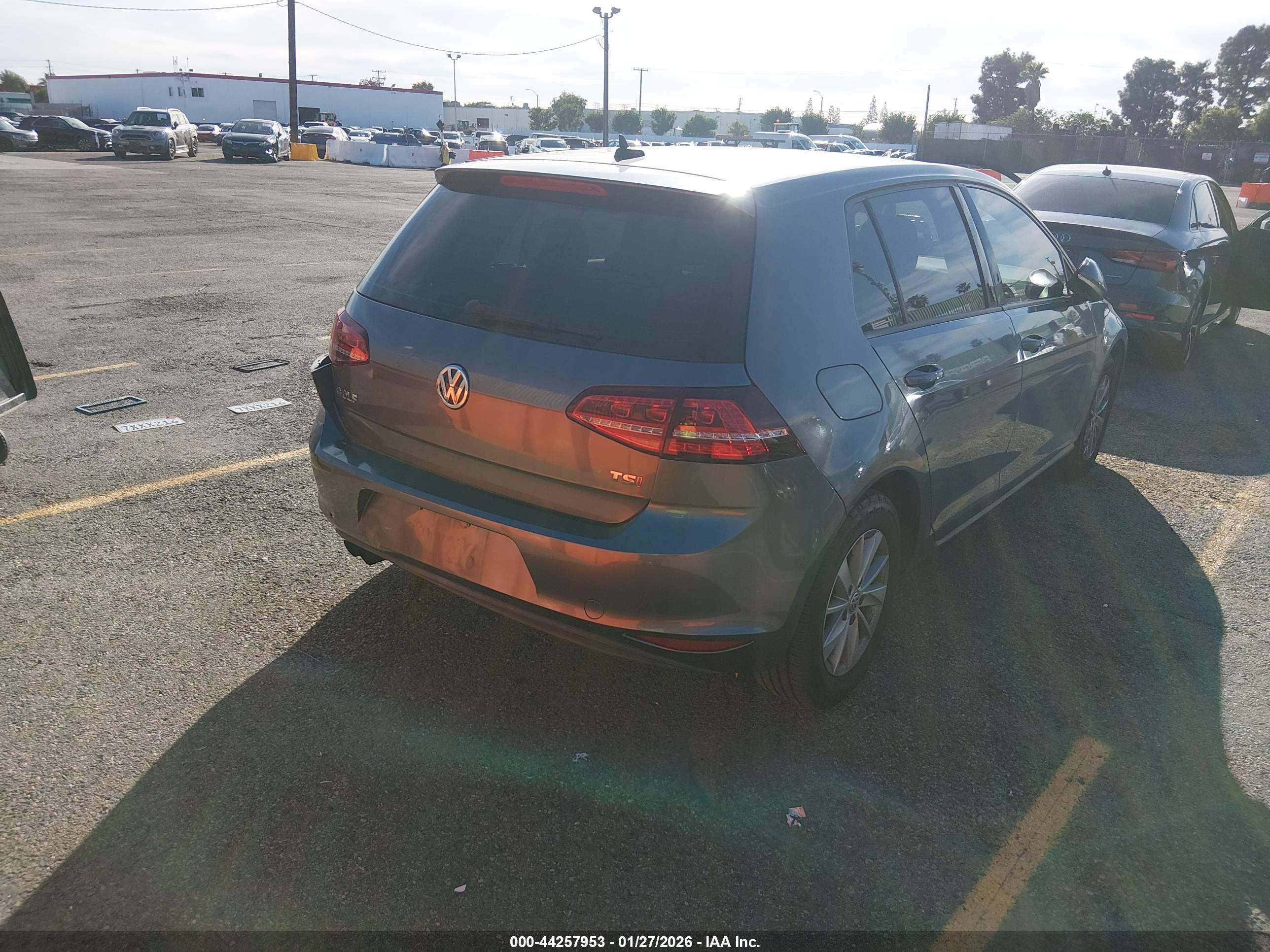 VOLKSWAGEN GOLF image 4