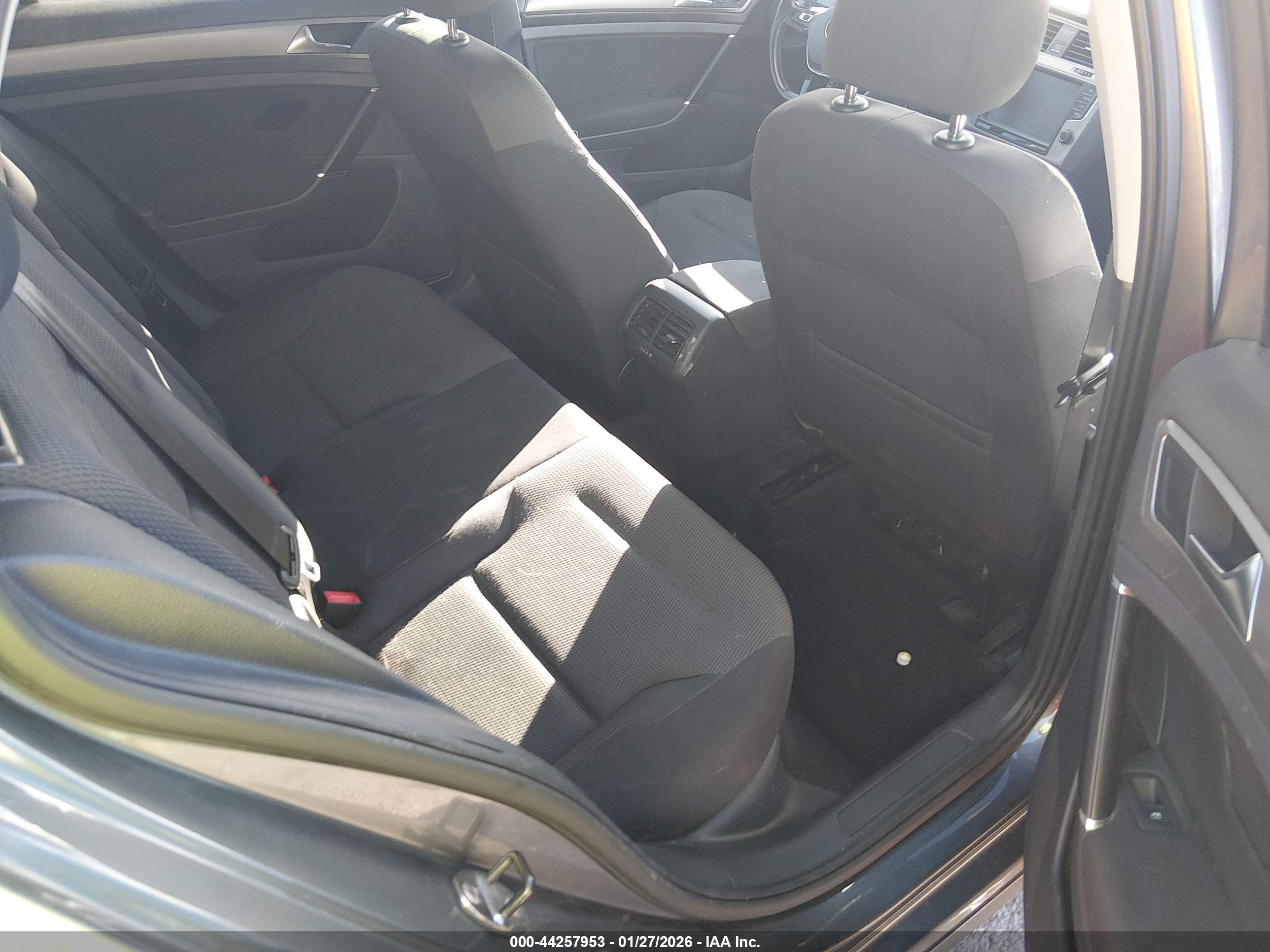 VOLKSWAGEN GOLF image 8