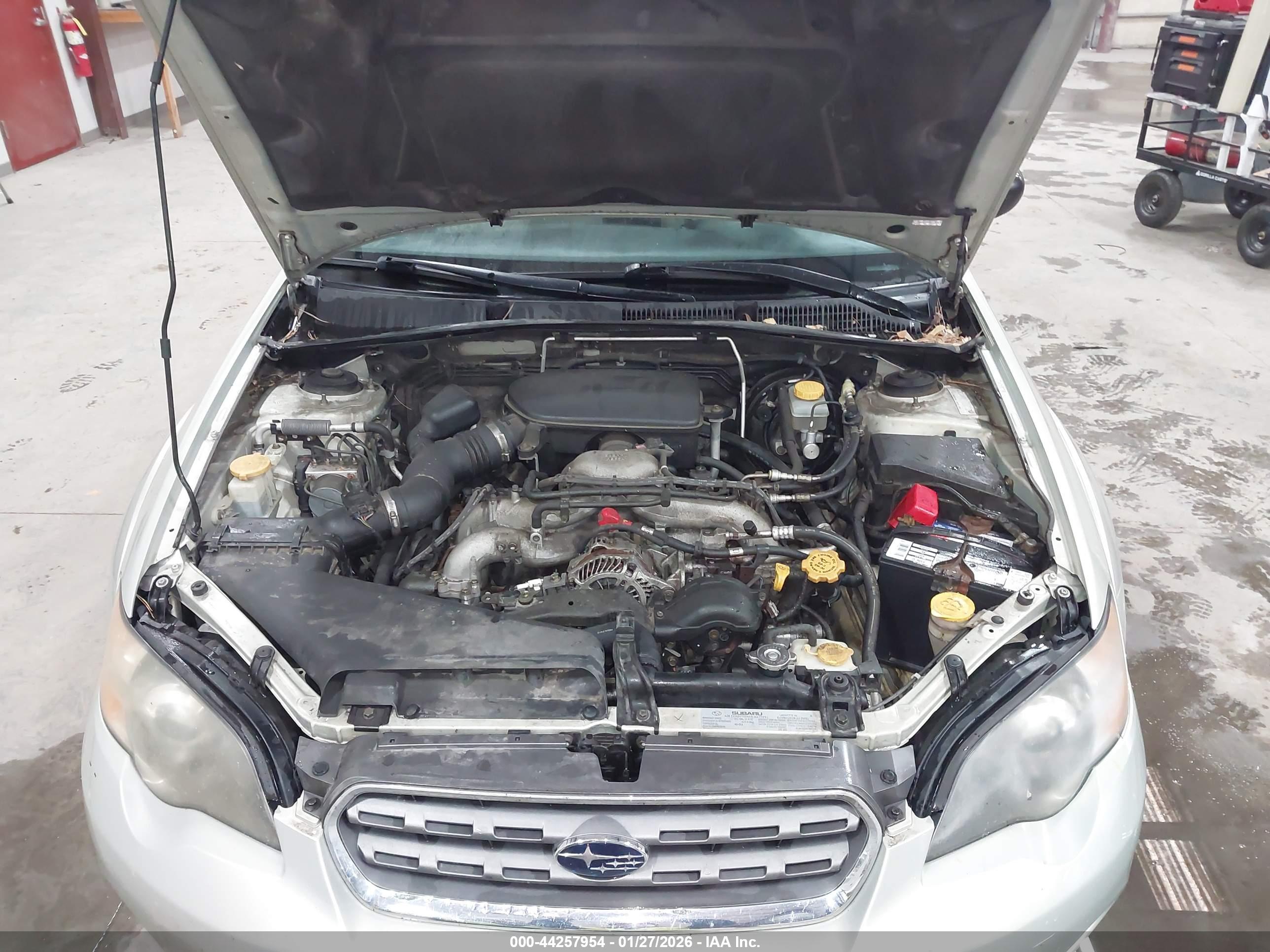 SUBARU OUTBACK image 10