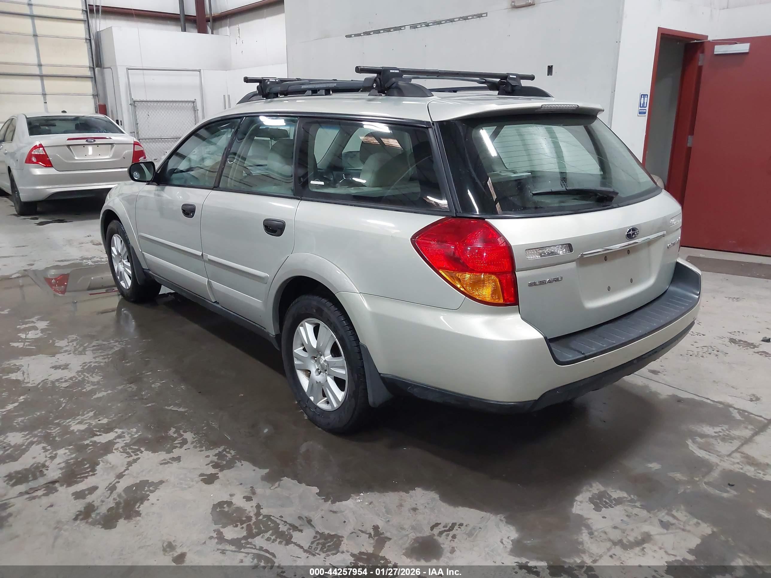 SUBARU OUTBACK image 3