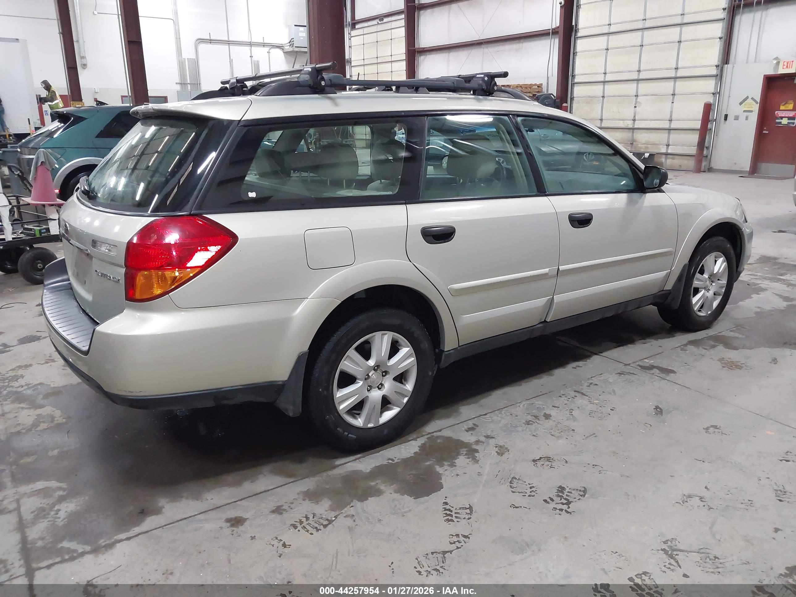 SUBARU OUTBACK image 4