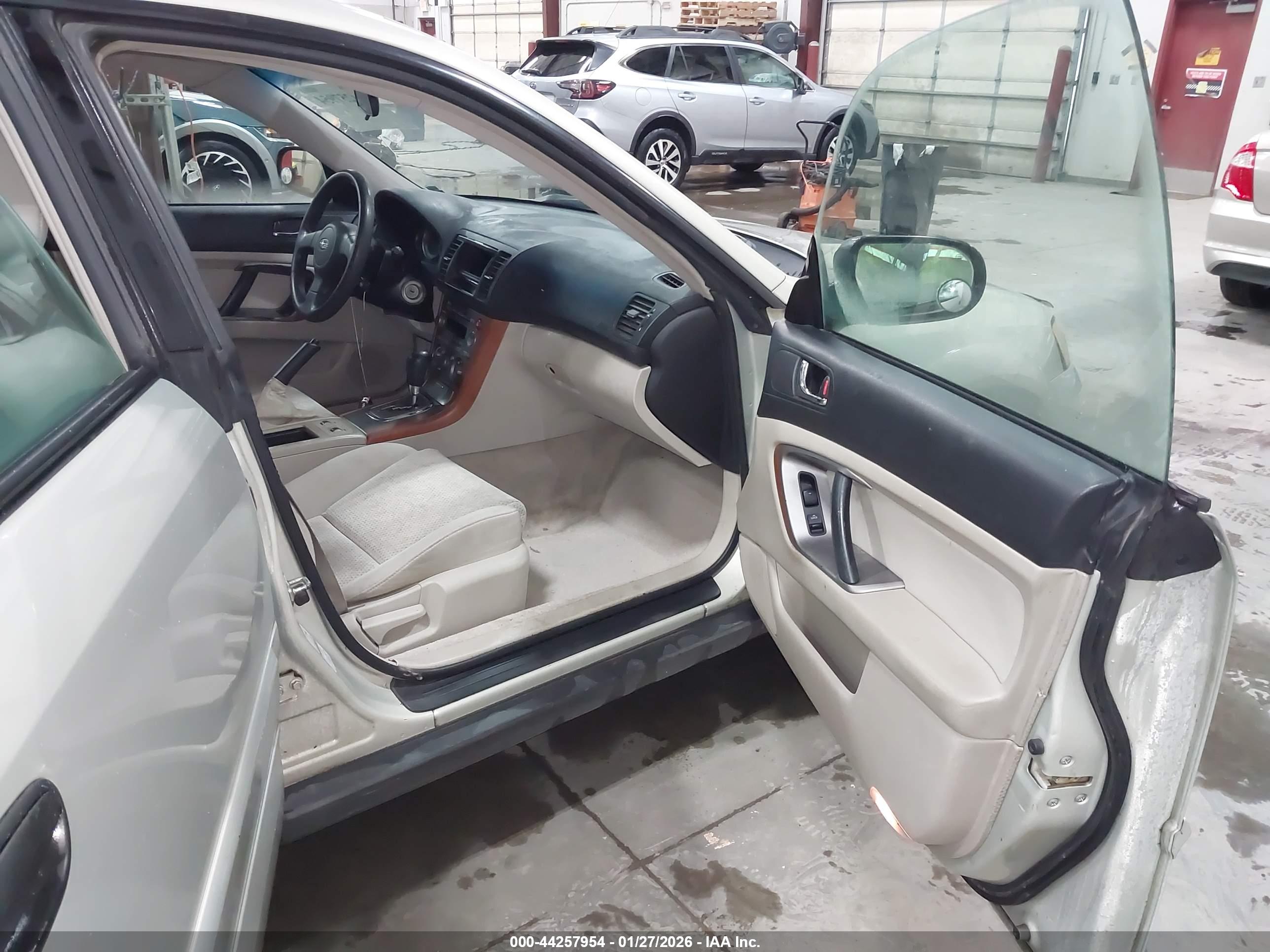 SUBARU OUTBACK image 5