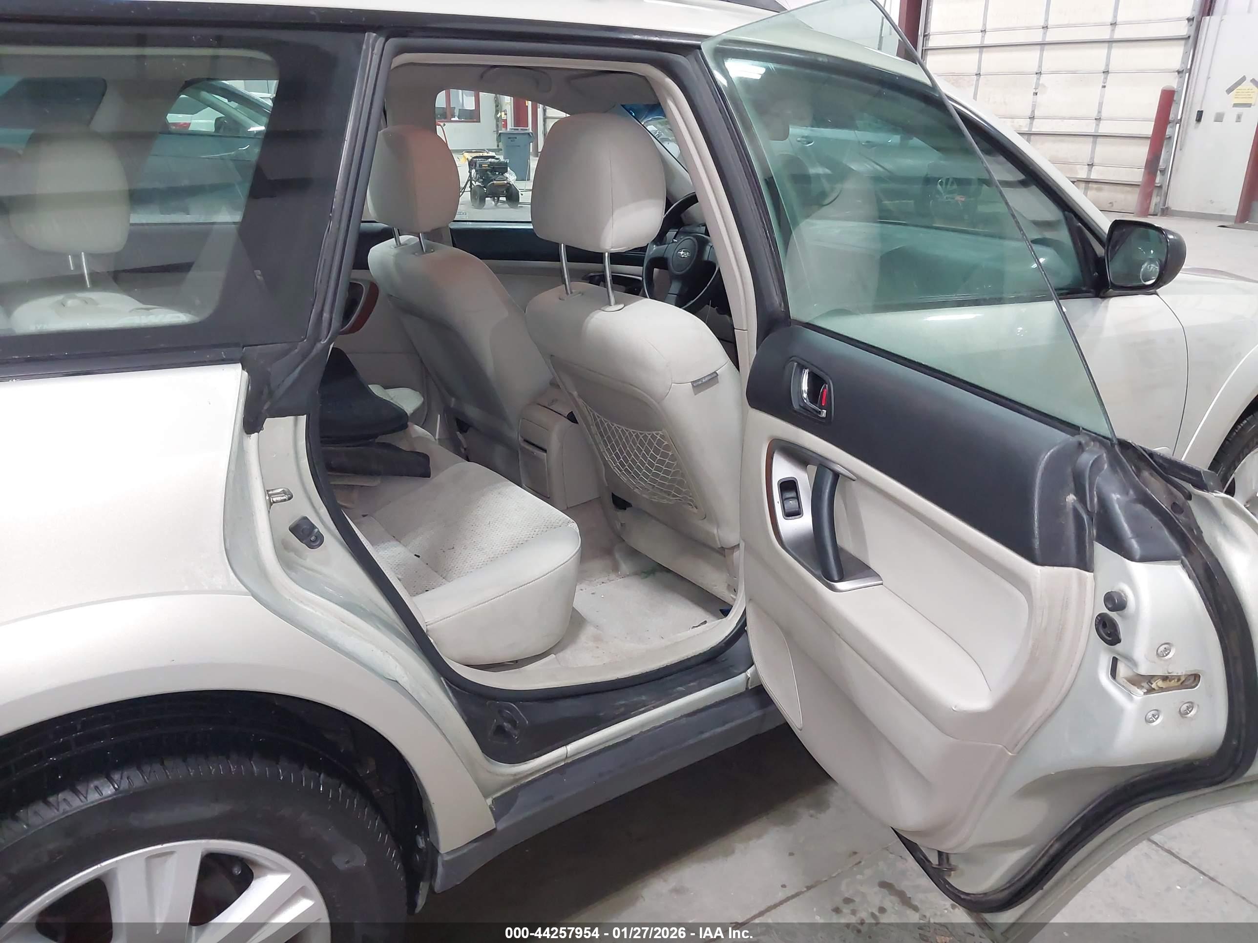 SUBARU OUTBACK image 8