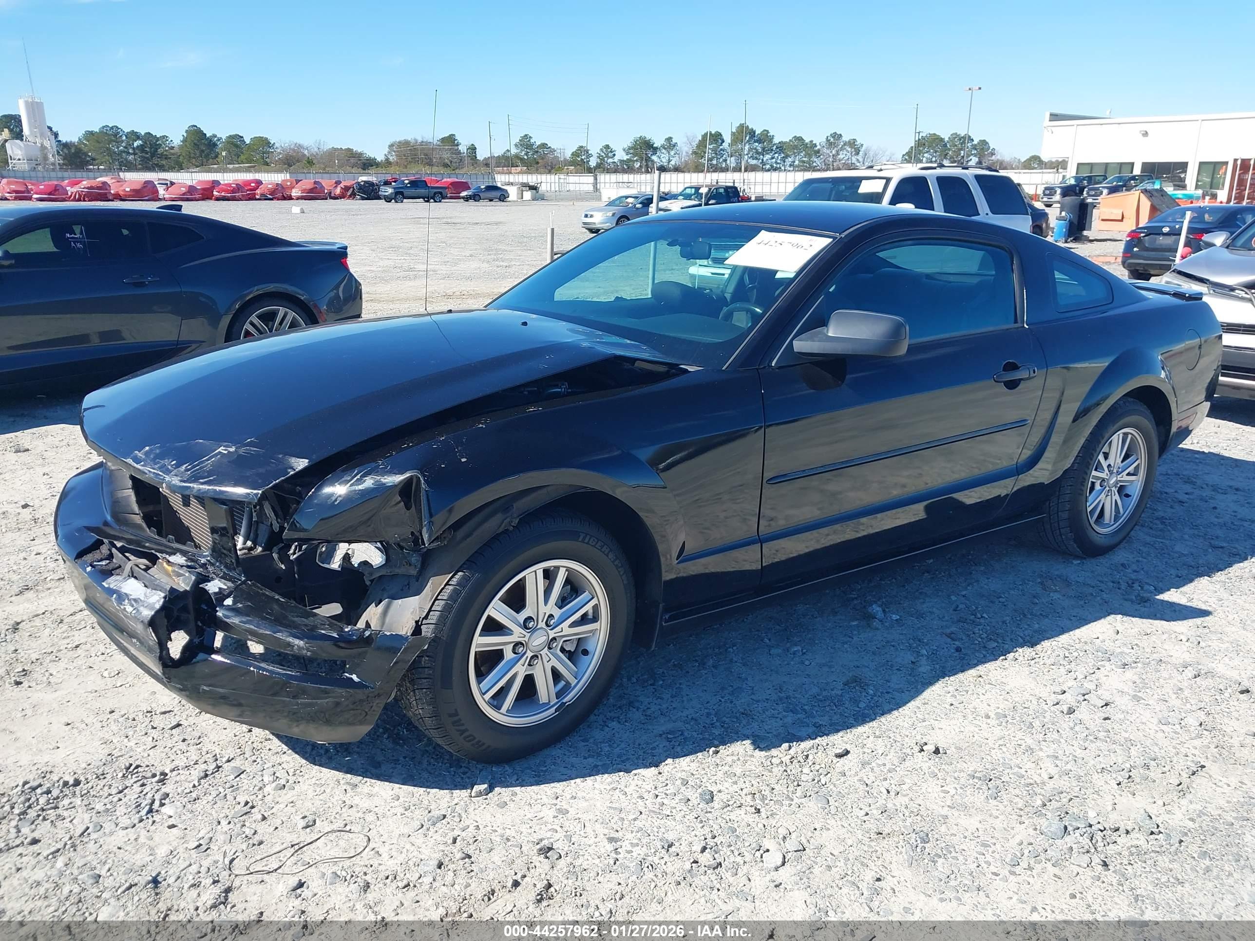 FORD MUSTANG image 2