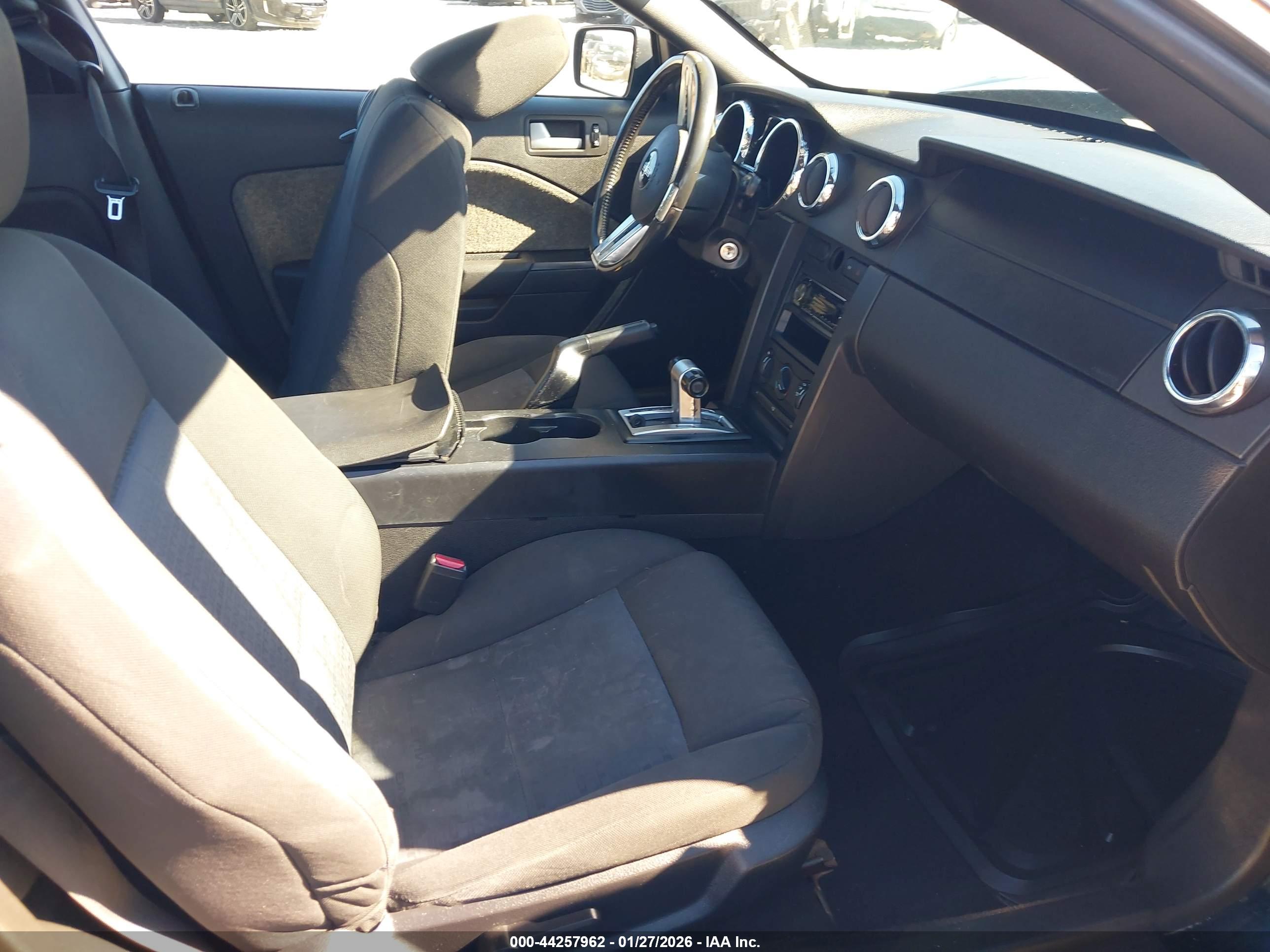 FORD MUSTANG image 5
