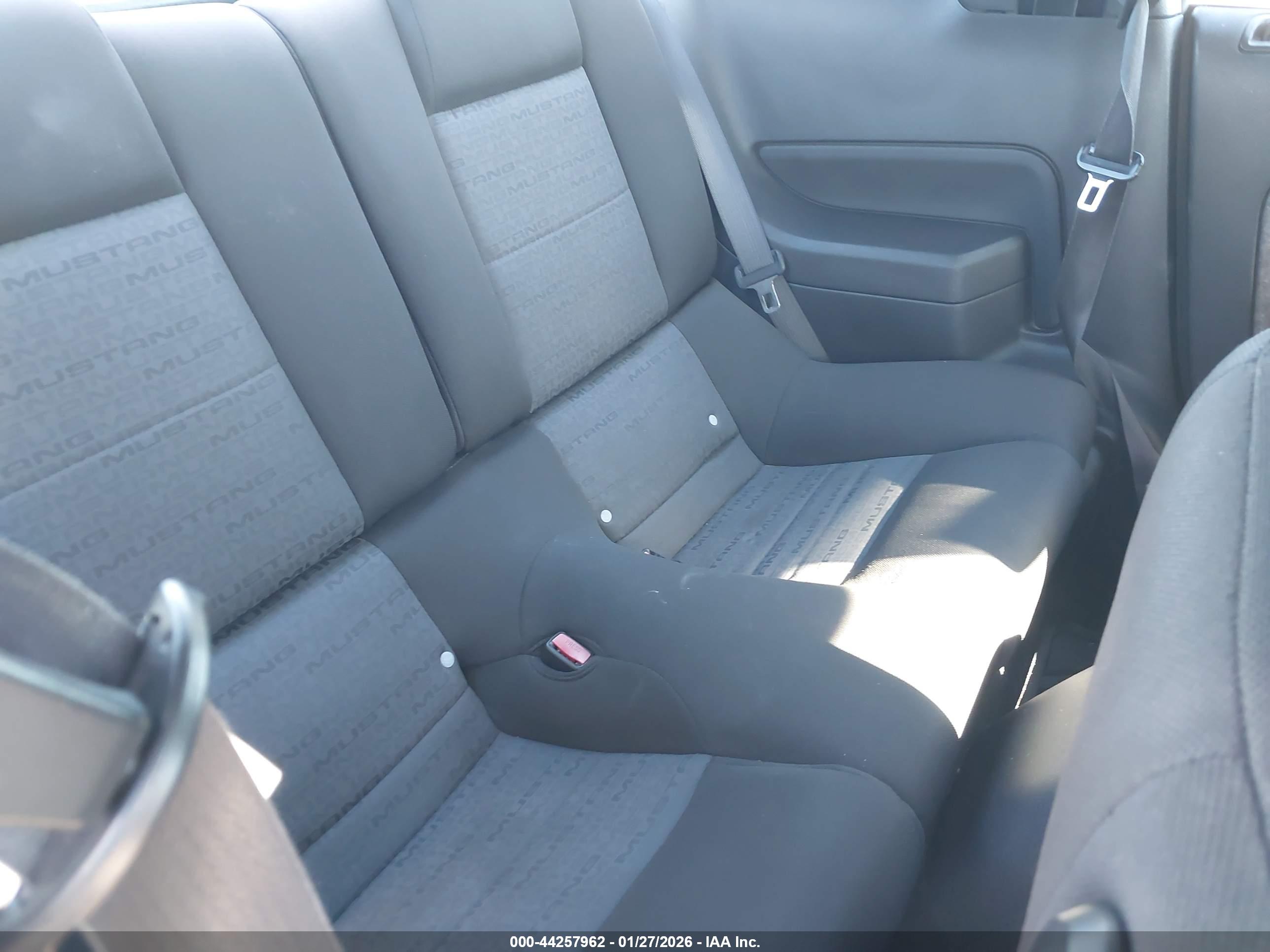 FORD MUSTANG image 8