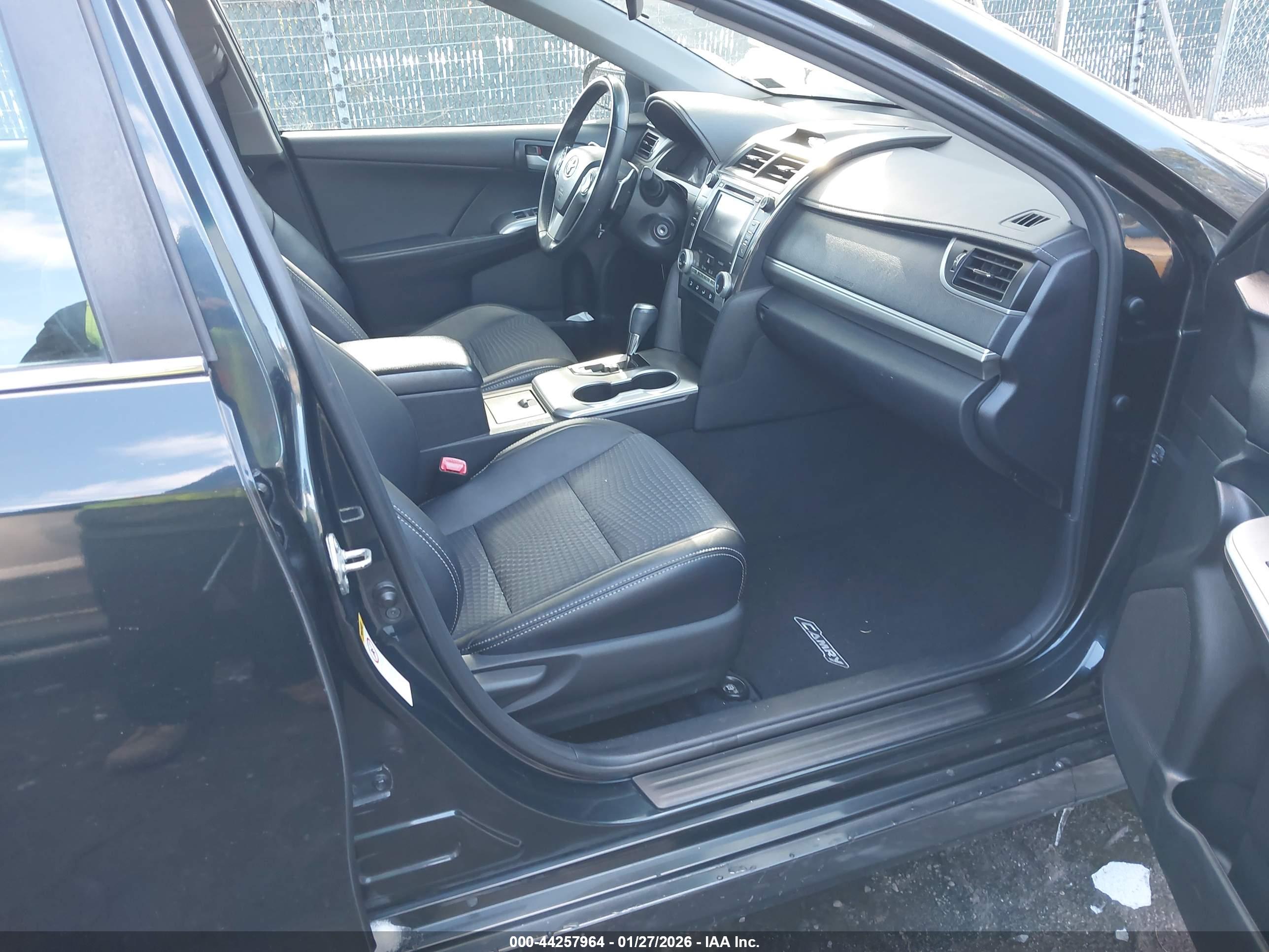 TOYOTA CAMRY image 5