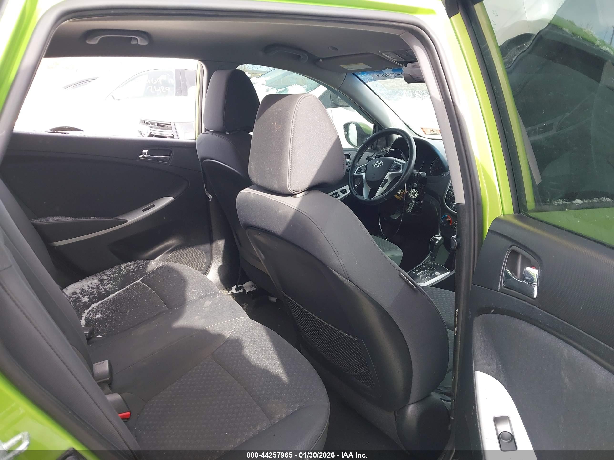 HYUNDAI ACCENT image 8