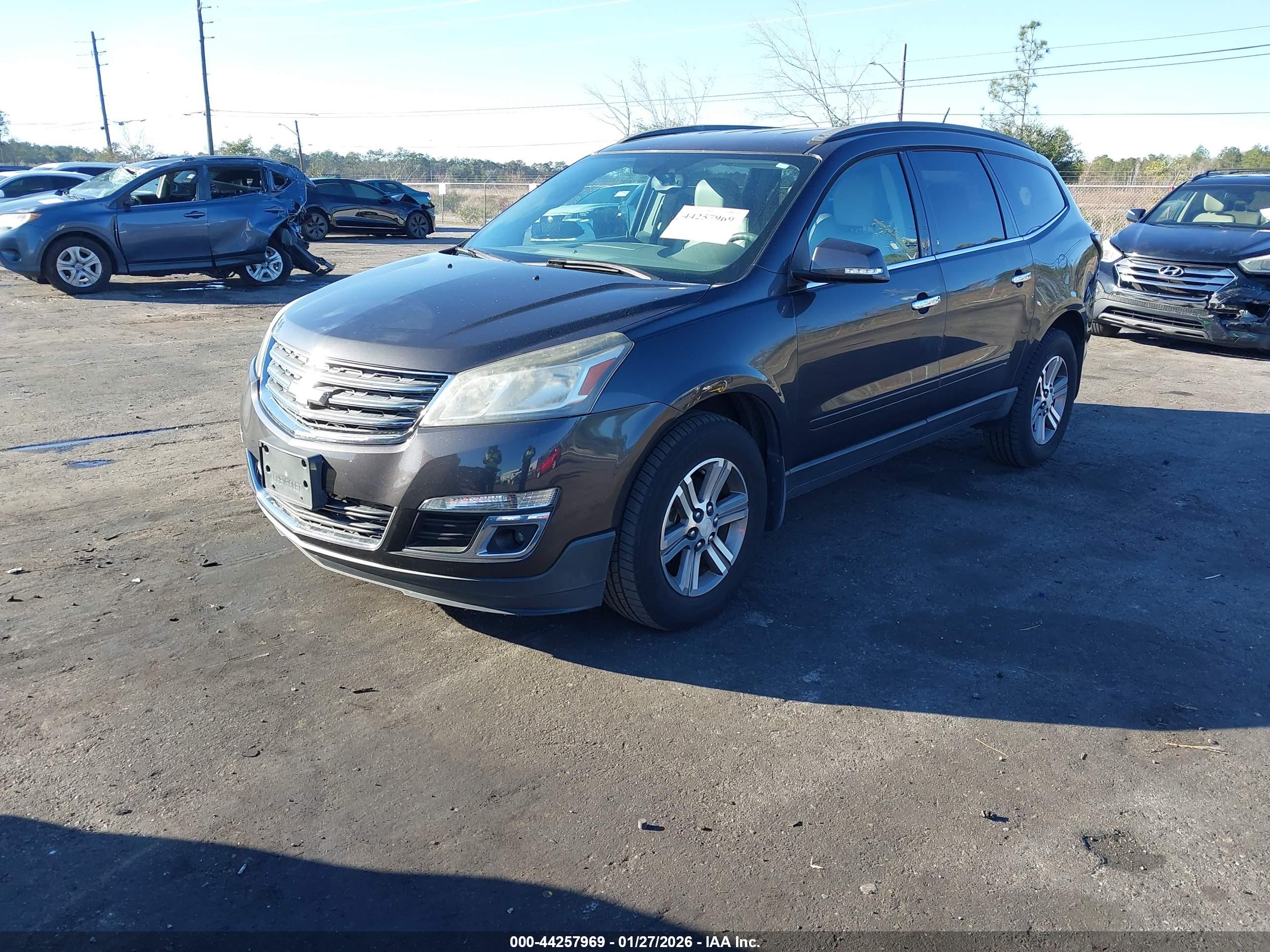 CHEVROLET TRAVERSE image 2