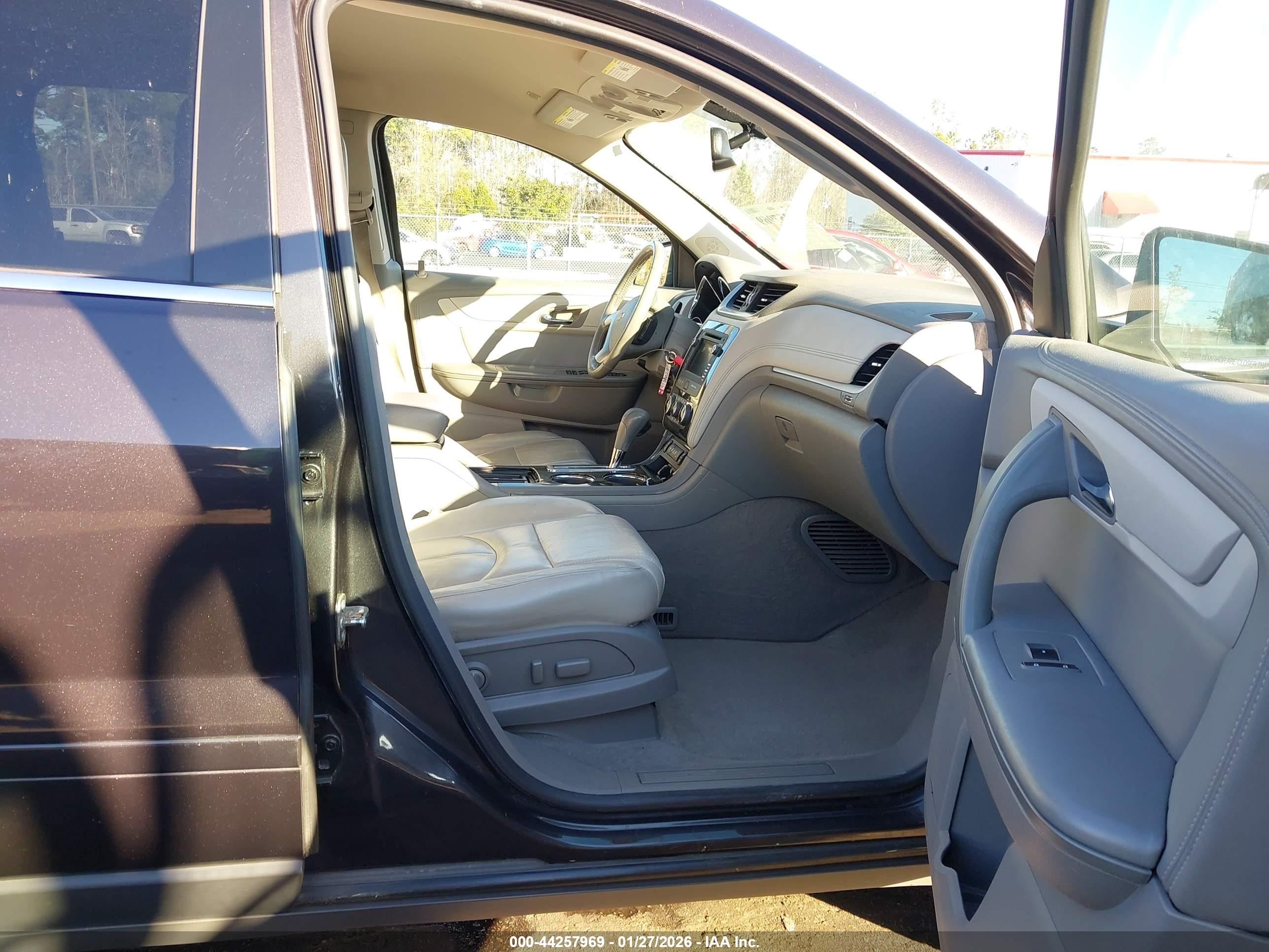 CHEVROLET TRAVERSE image 5