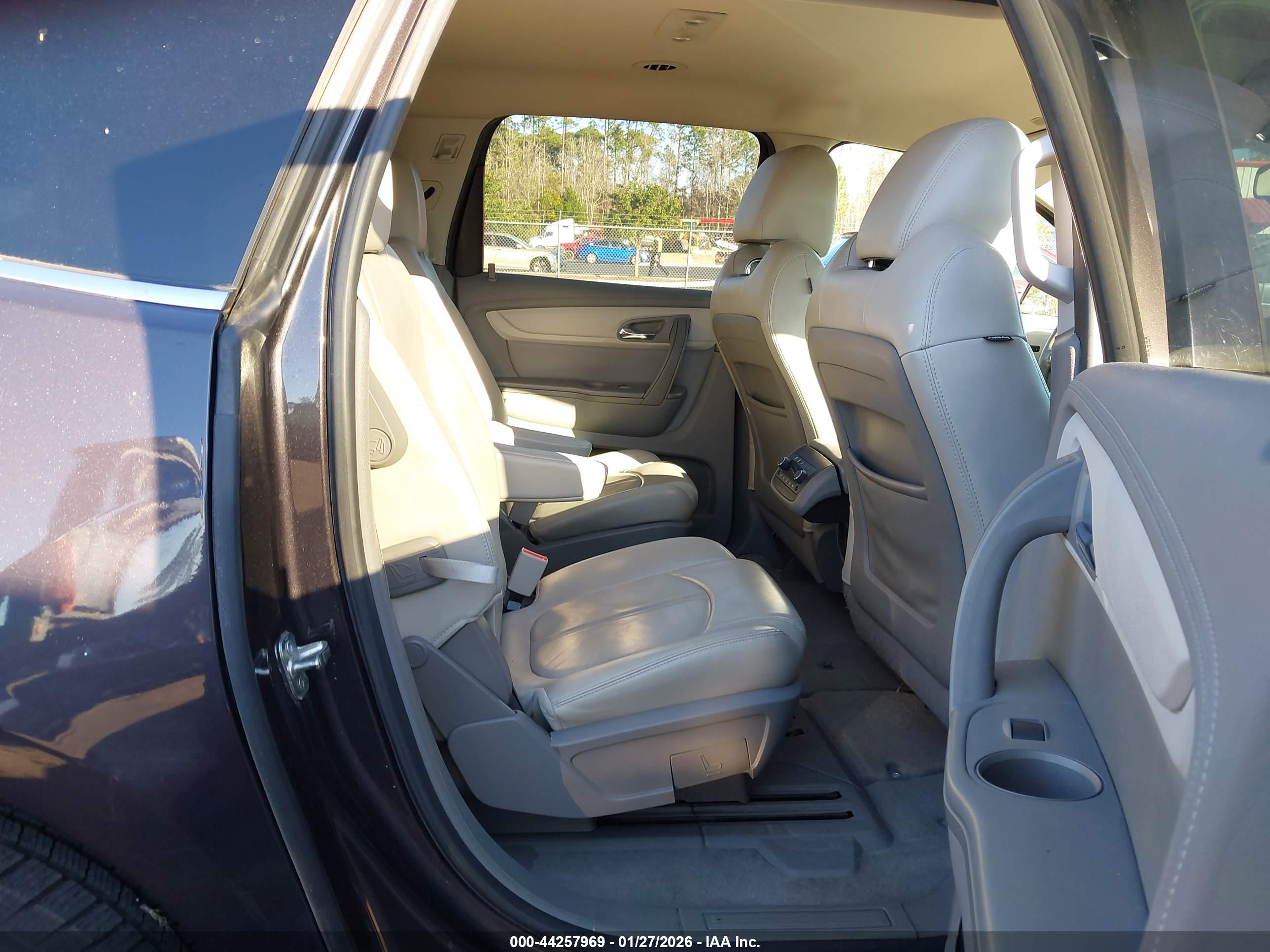 CHEVROLET TRAVERSE image 8