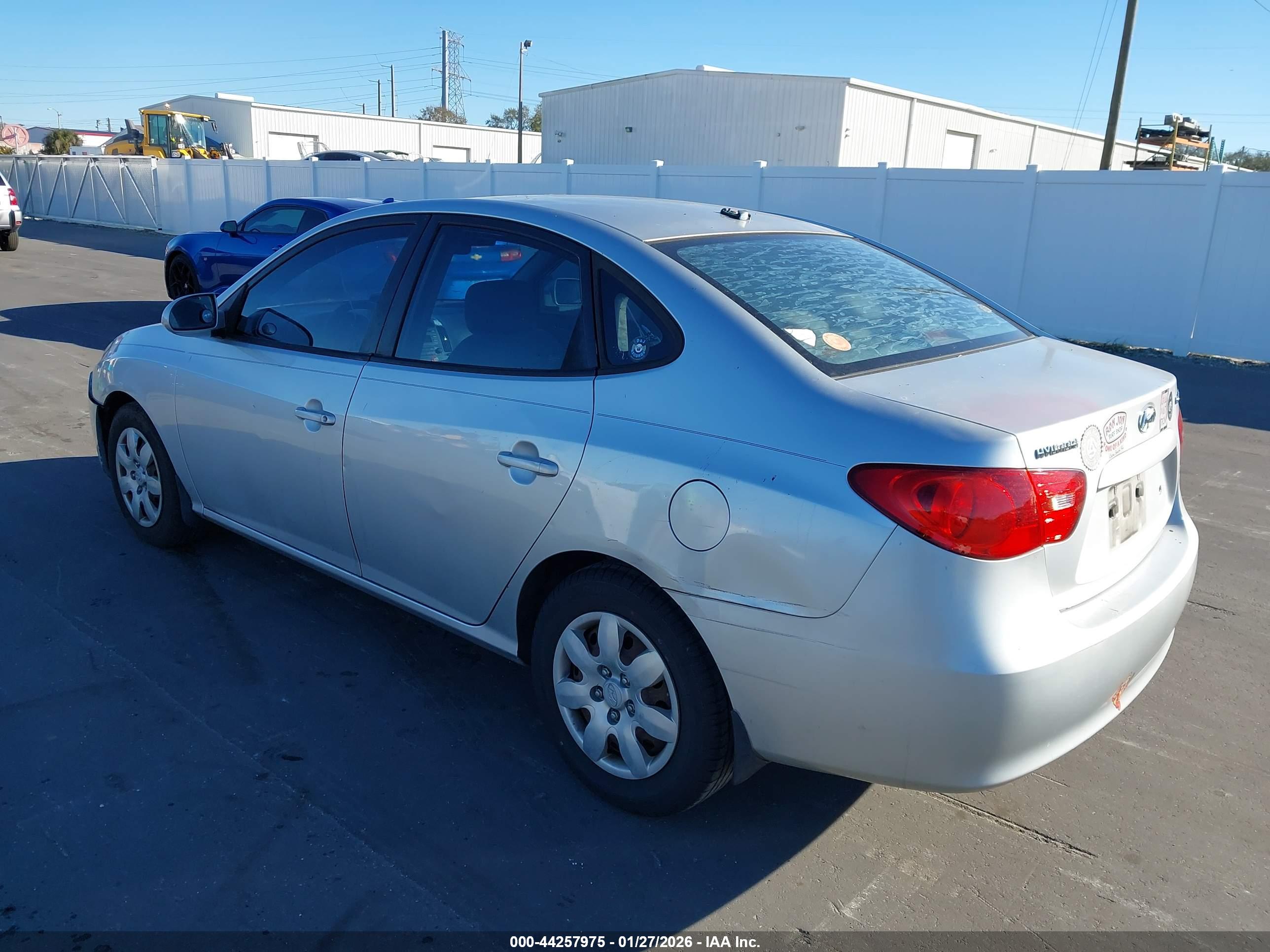 HYUNDAI ELANTRA image 3