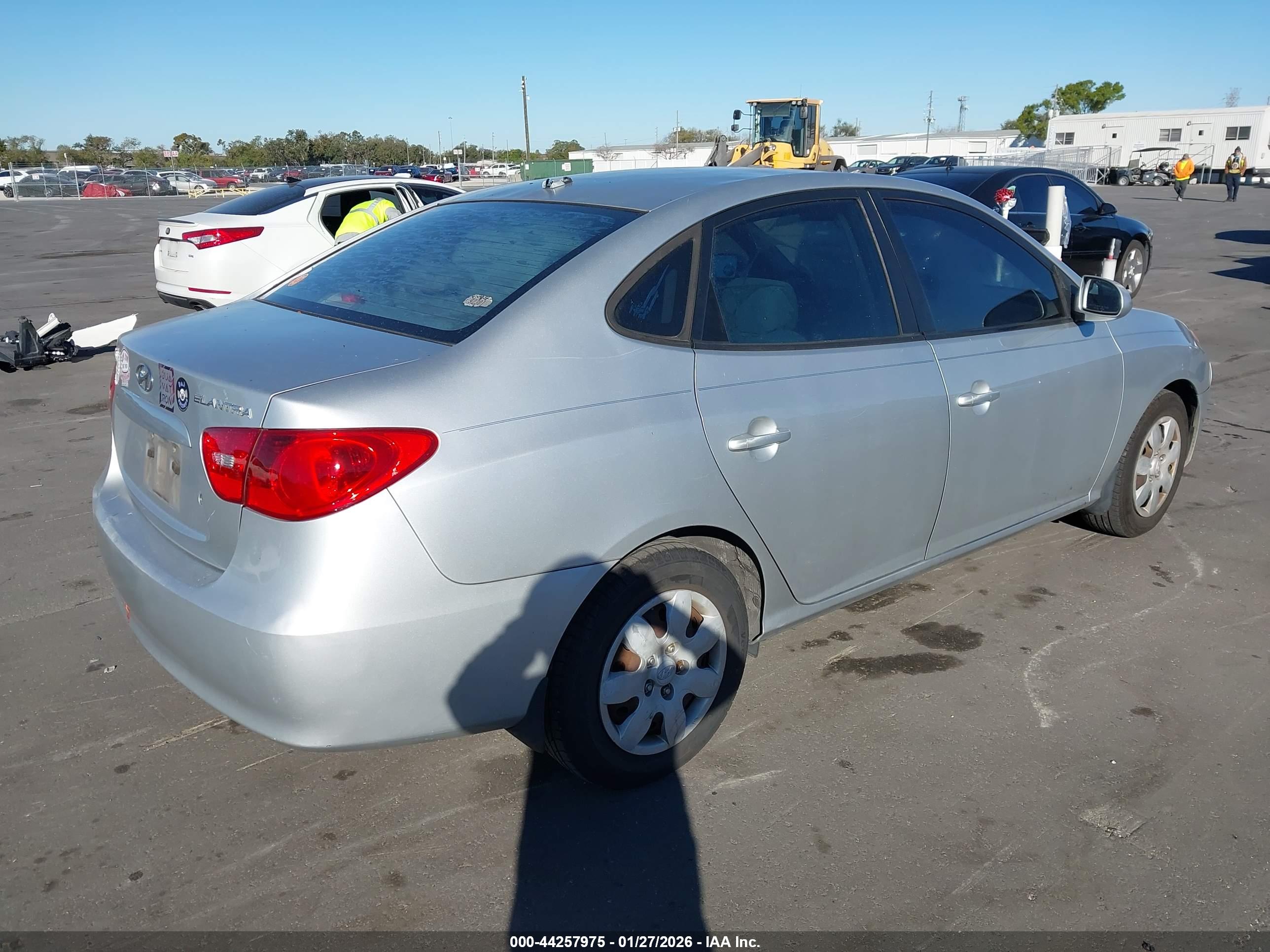 HYUNDAI ELANTRA image 4