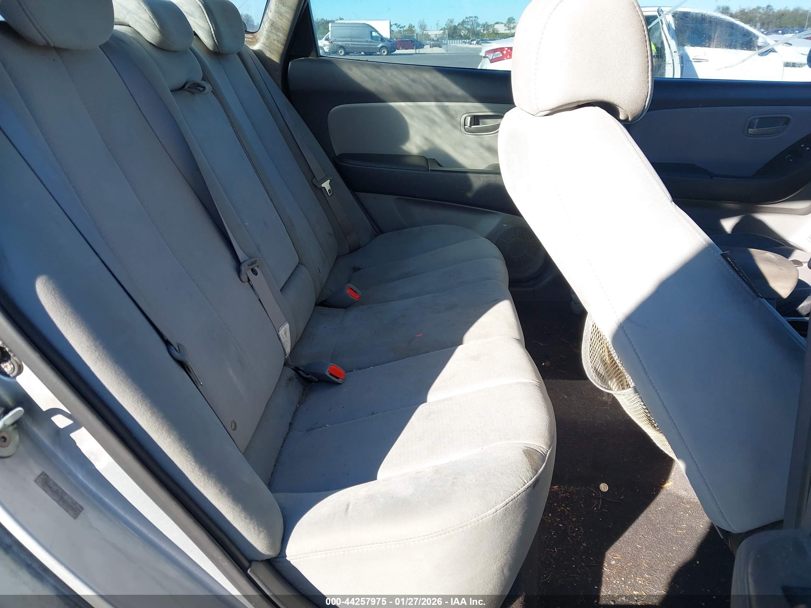 HYUNDAI ELANTRA image 8