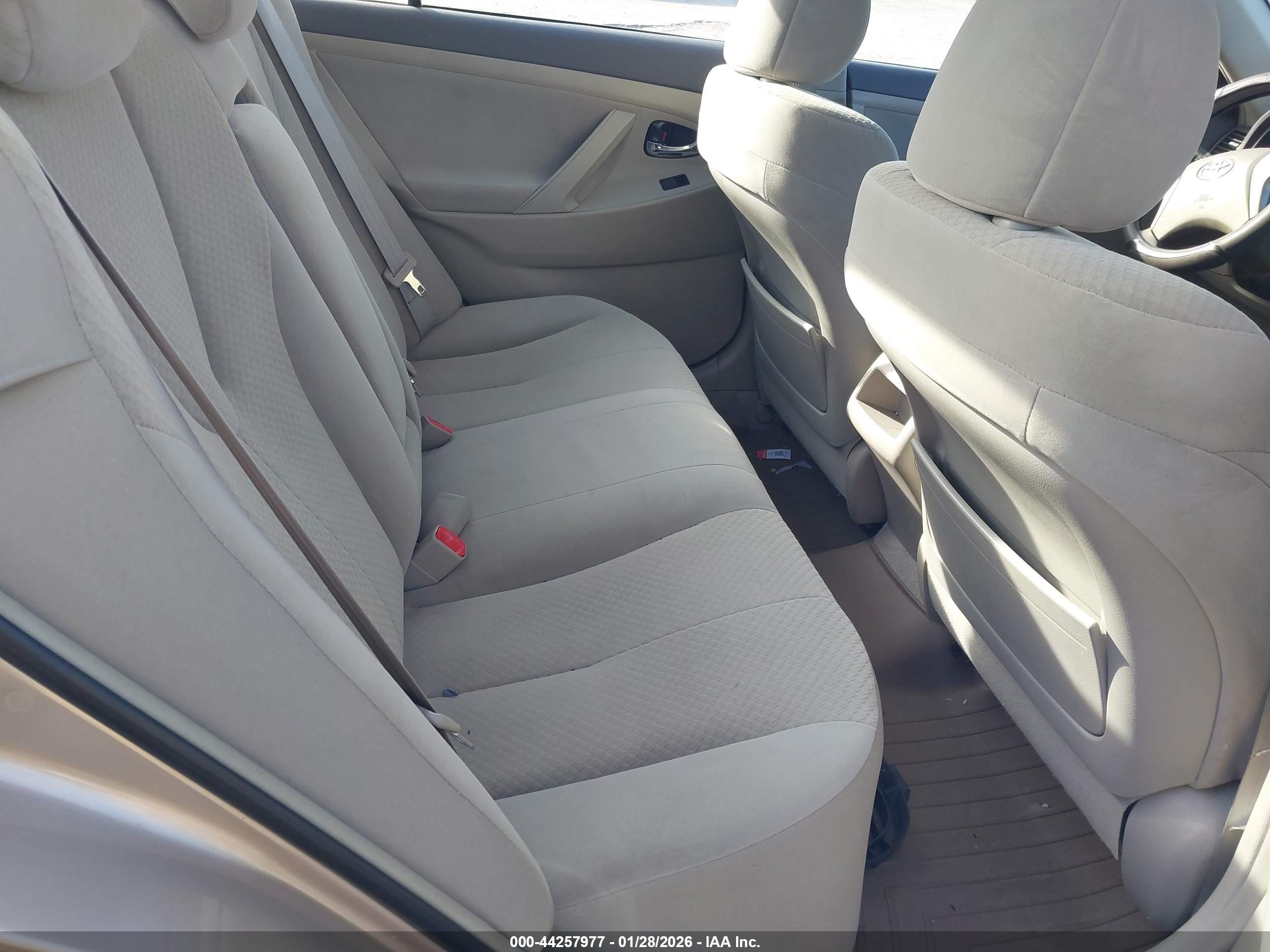 TOYOTA CAMRY image 8