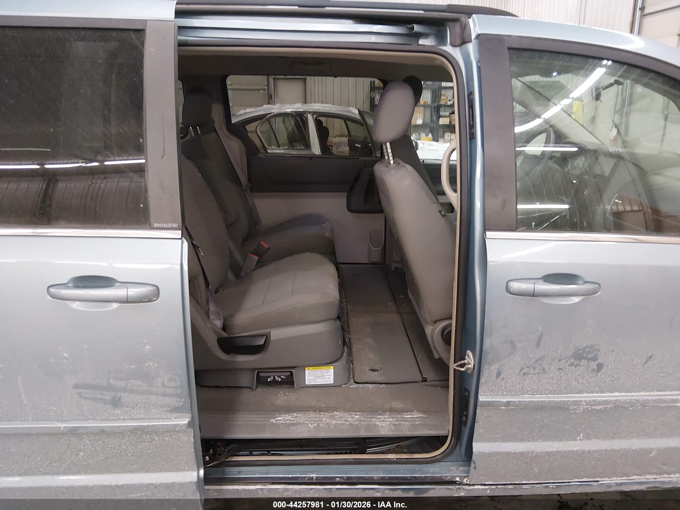 CHRYSLER TOWN image 8