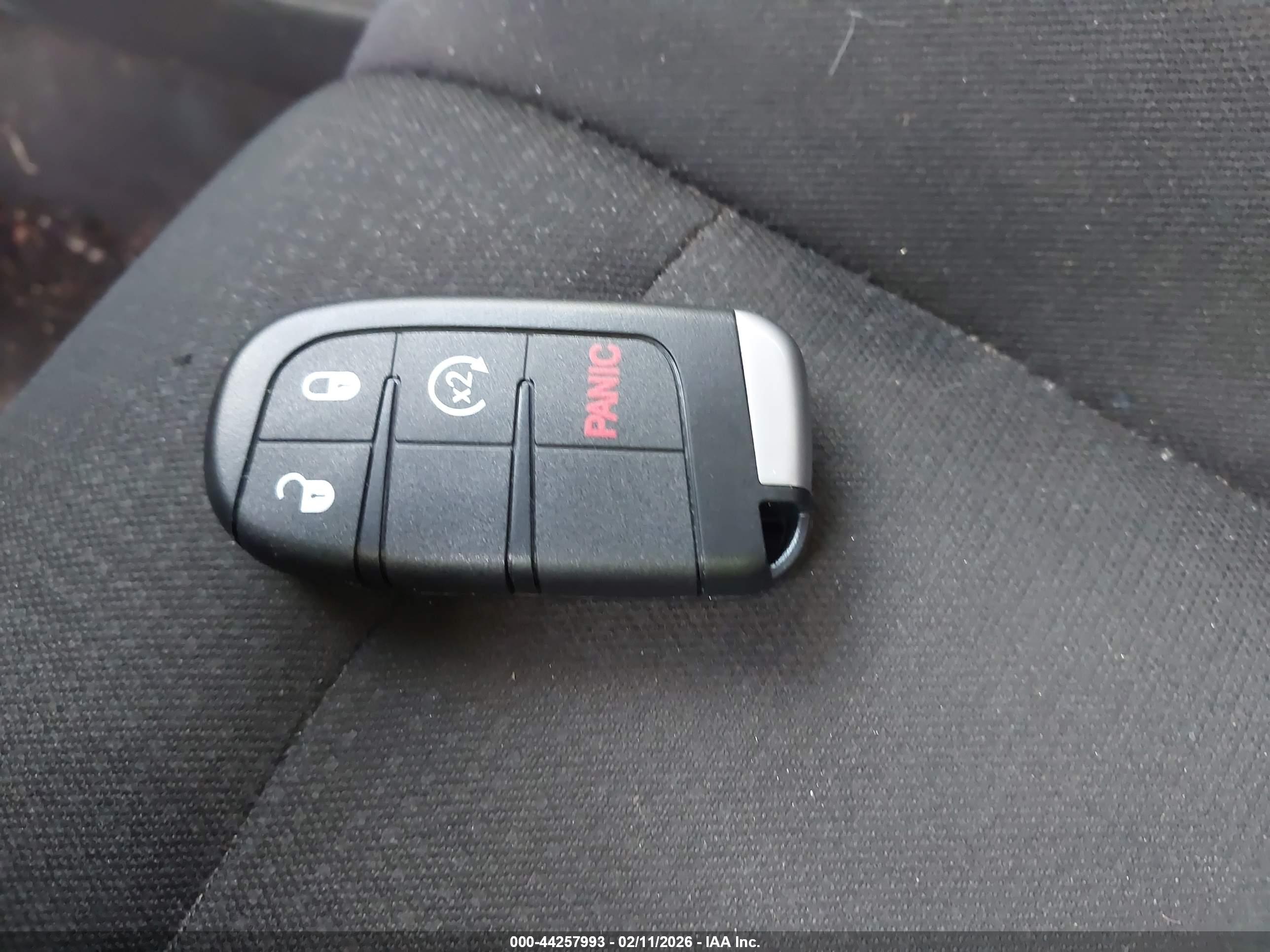 CHRYSLER 200 image 11