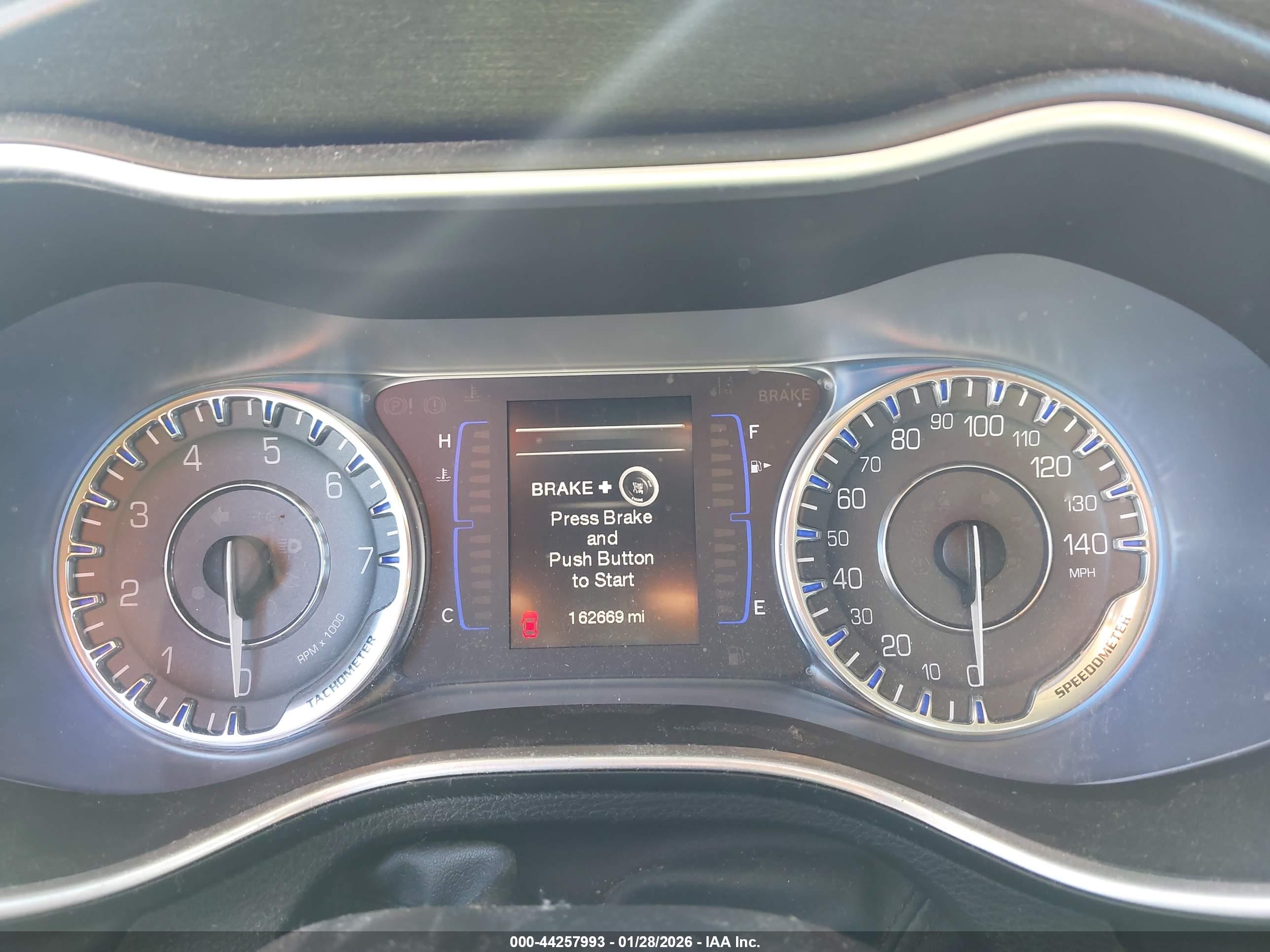 CHRYSLER 200 image 7