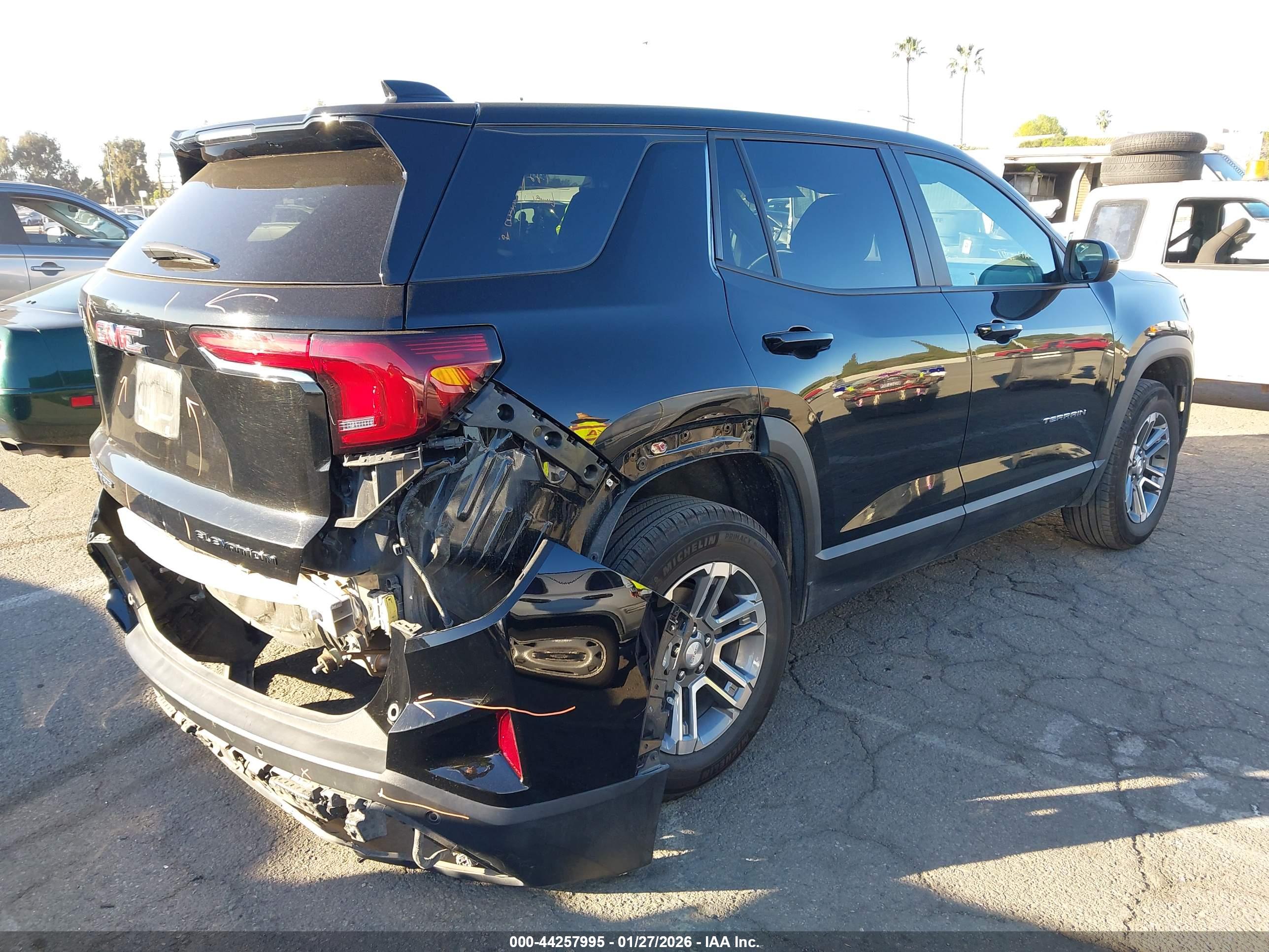 GMC TERRAIN image 4