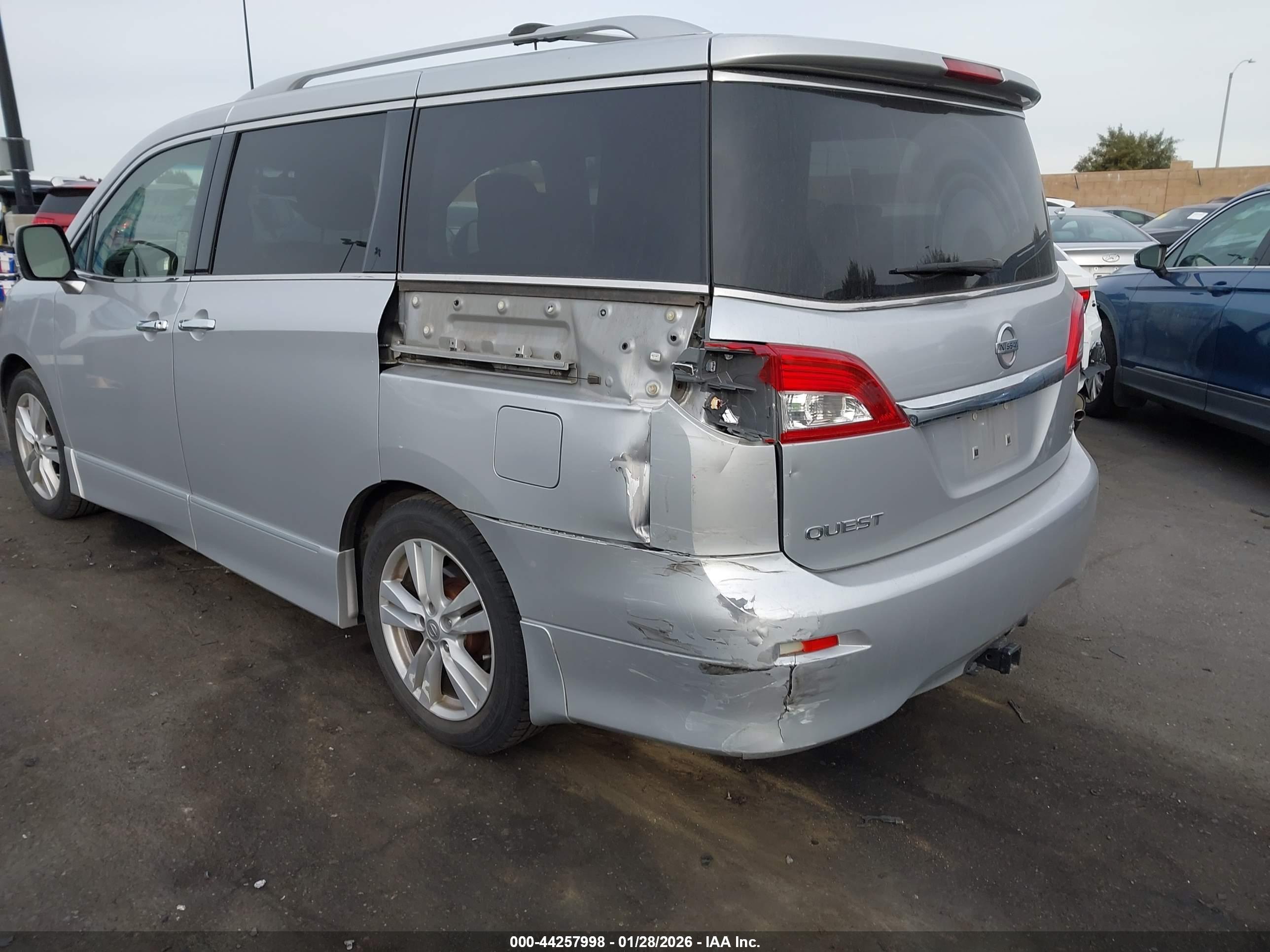 NISSAN QUEST image 6