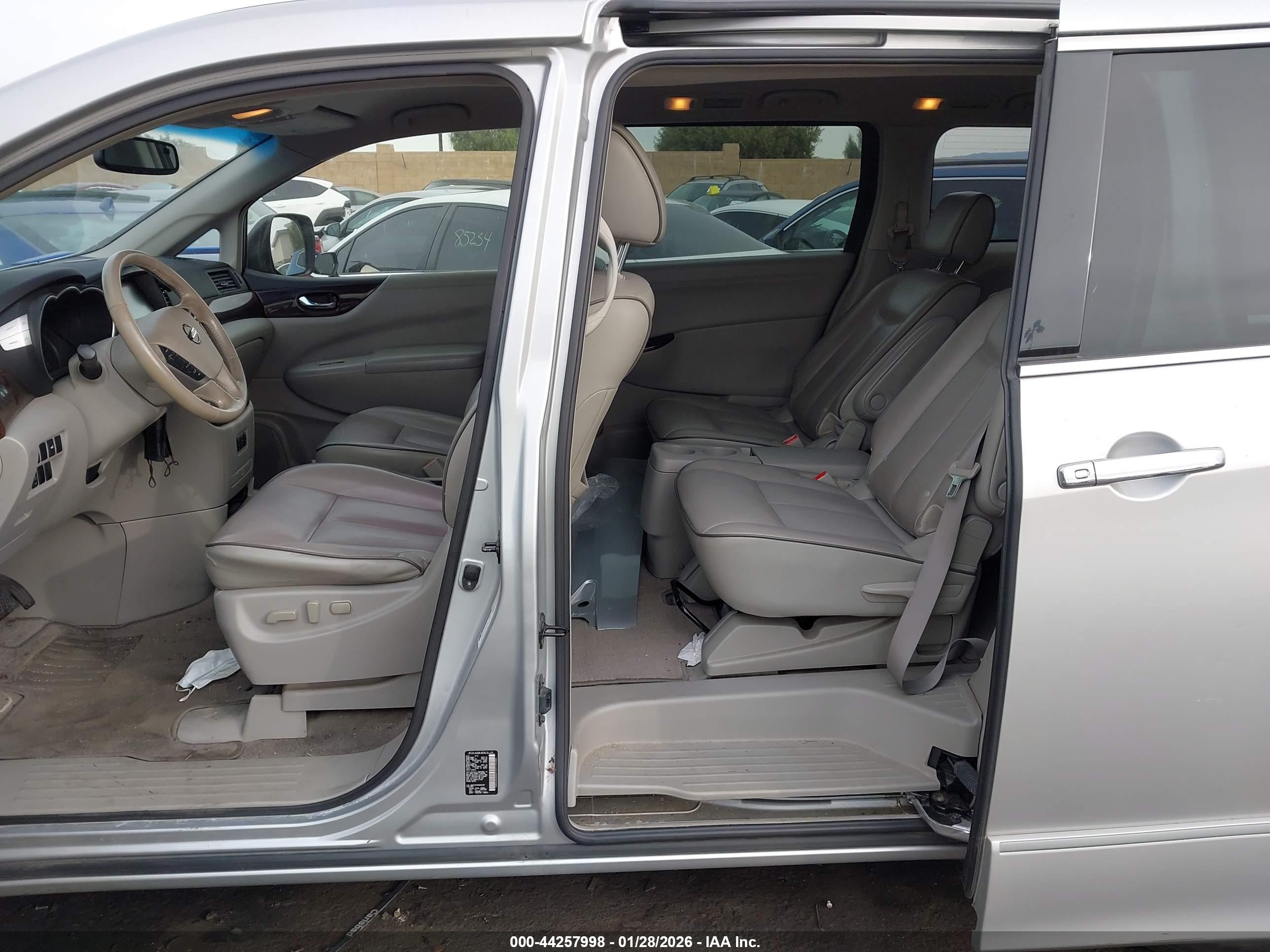 NISSAN QUEST image 8