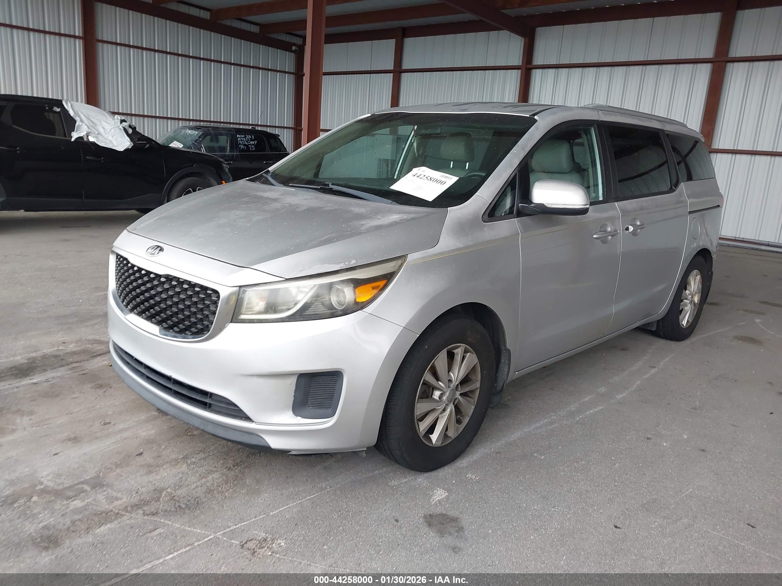KIA SEDONA image 2