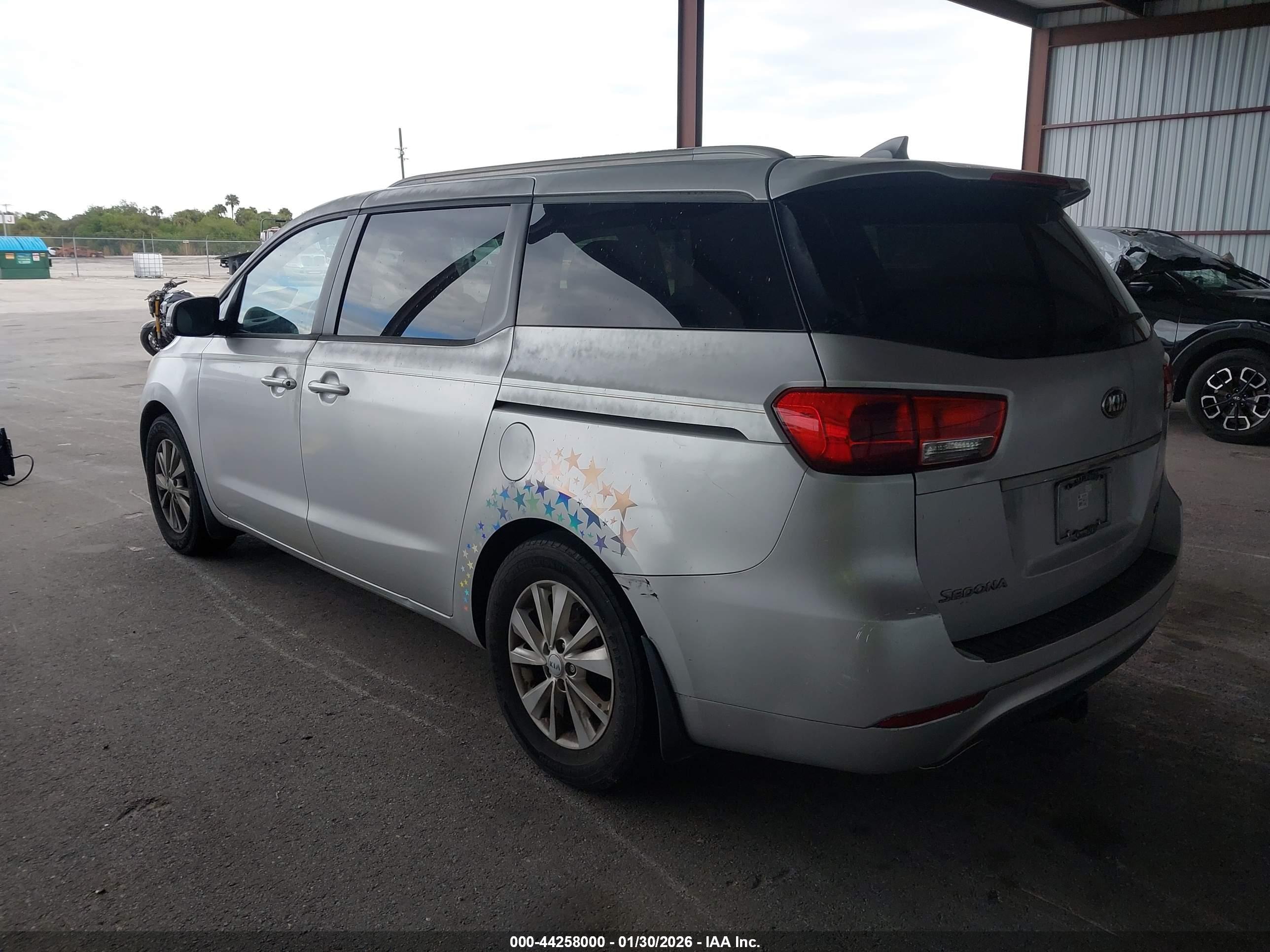 KIA SEDONA image 3