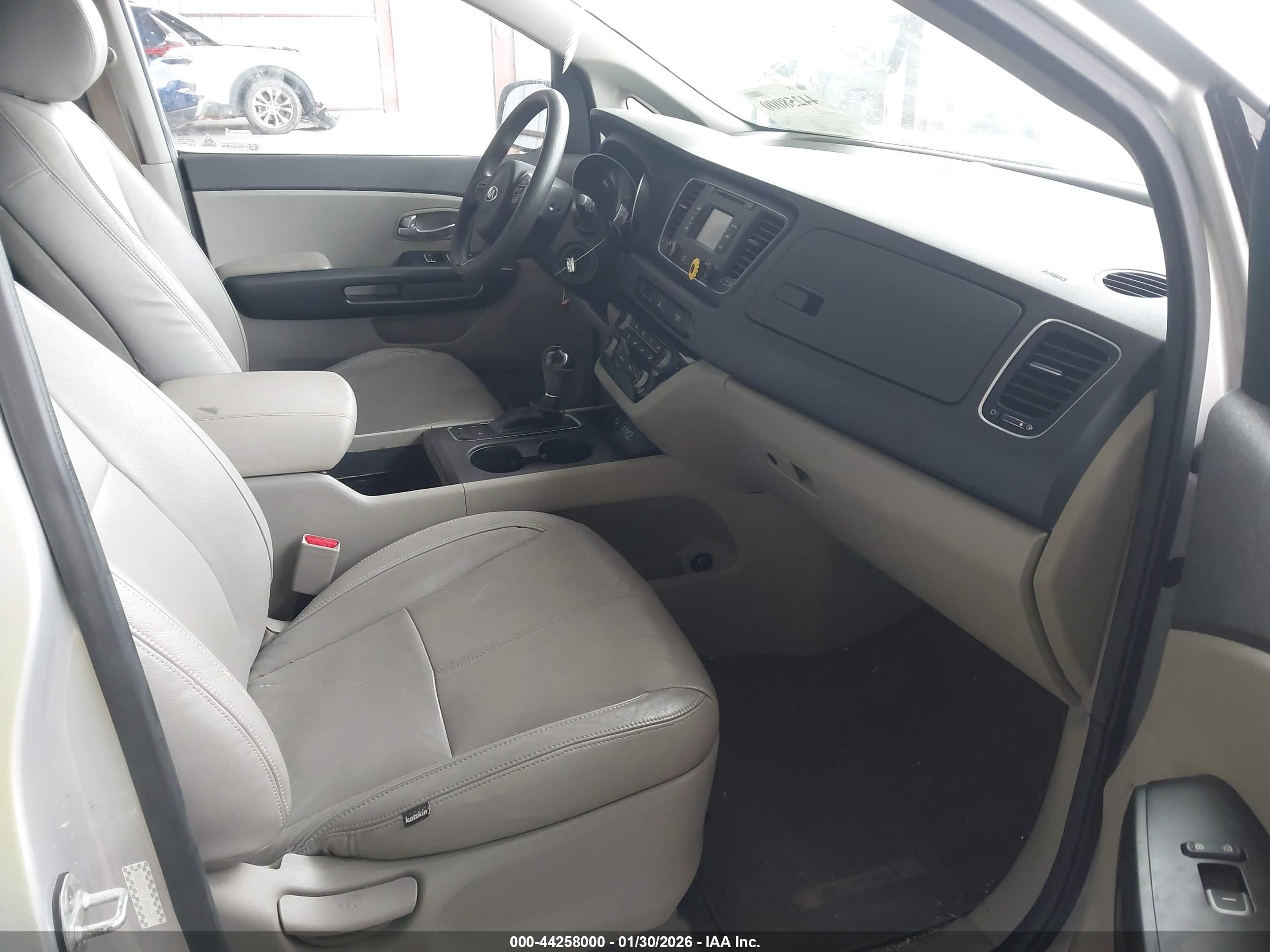 KIA SEDONA image 5