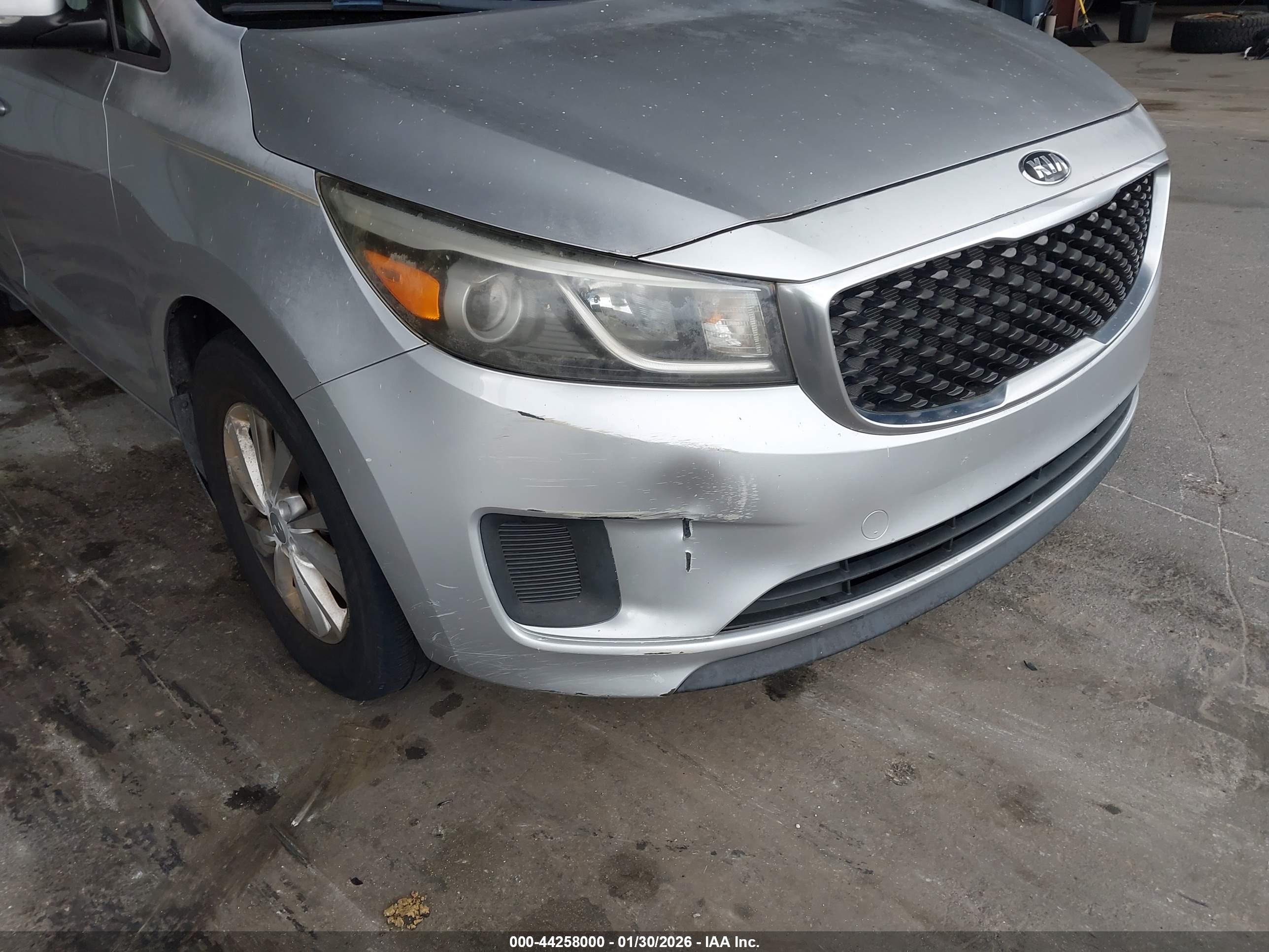 KIA SEDONA image 6